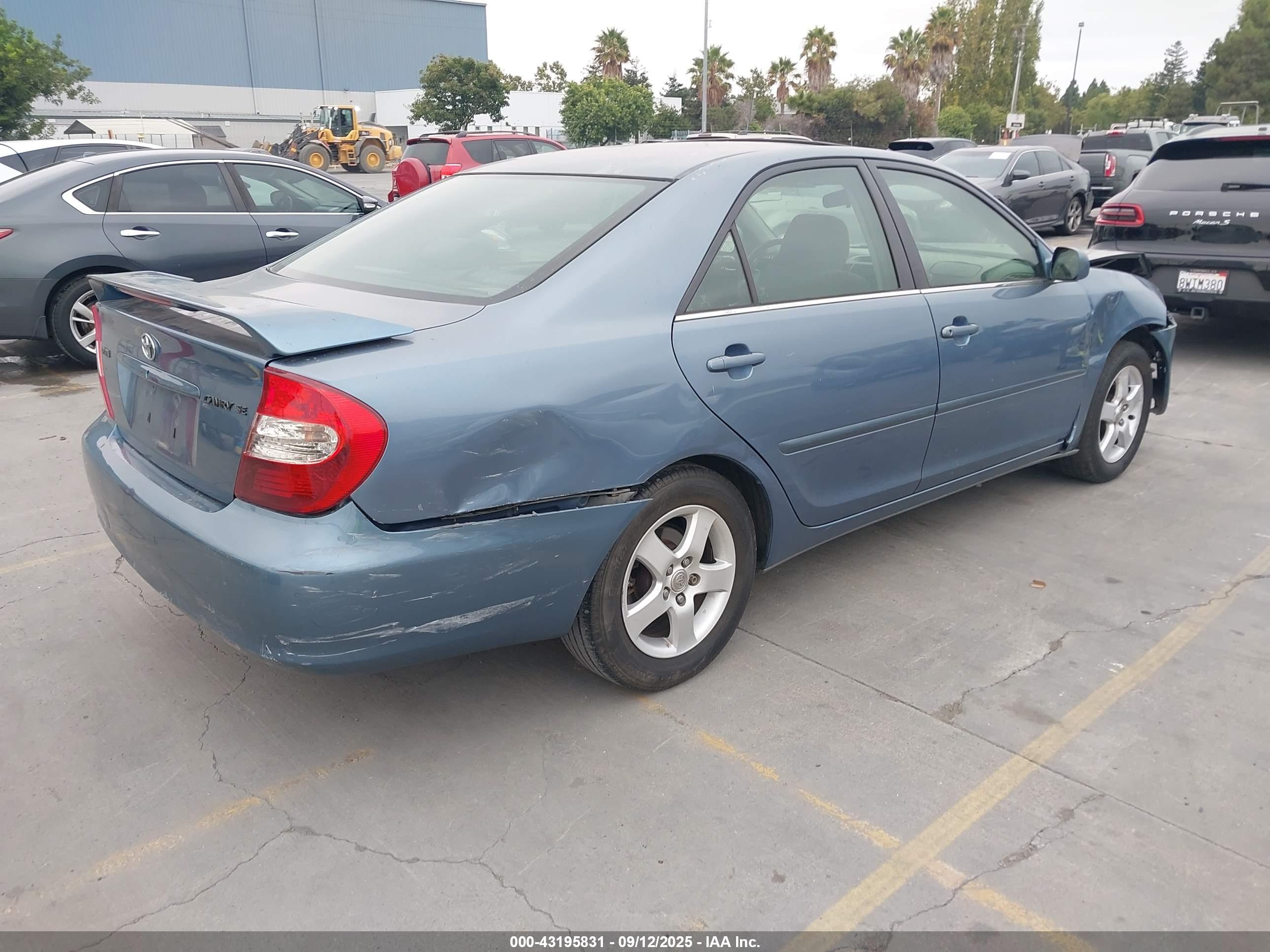 TOYOTA CAMRY image 4