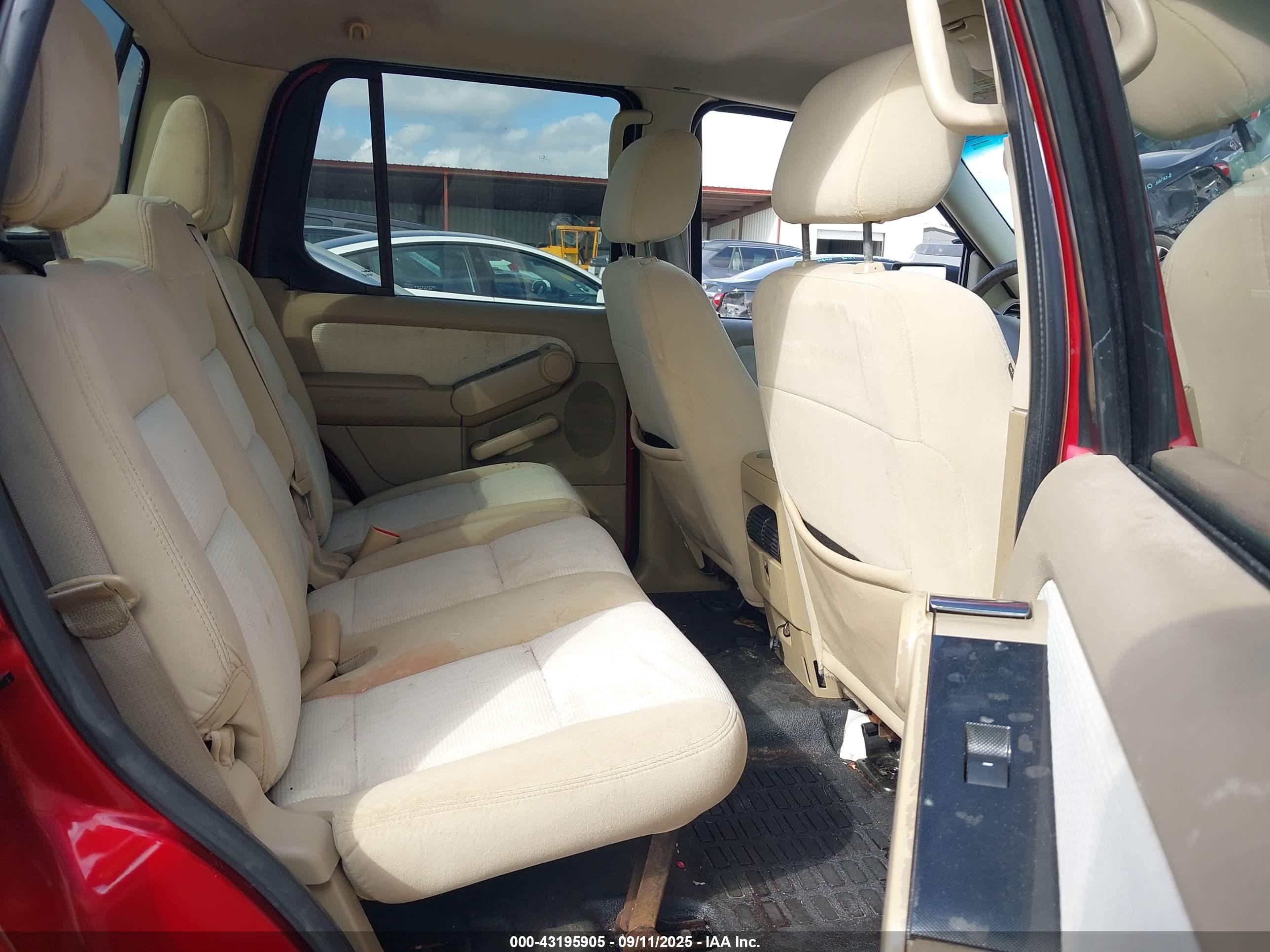 FORD EXPLORER image 8