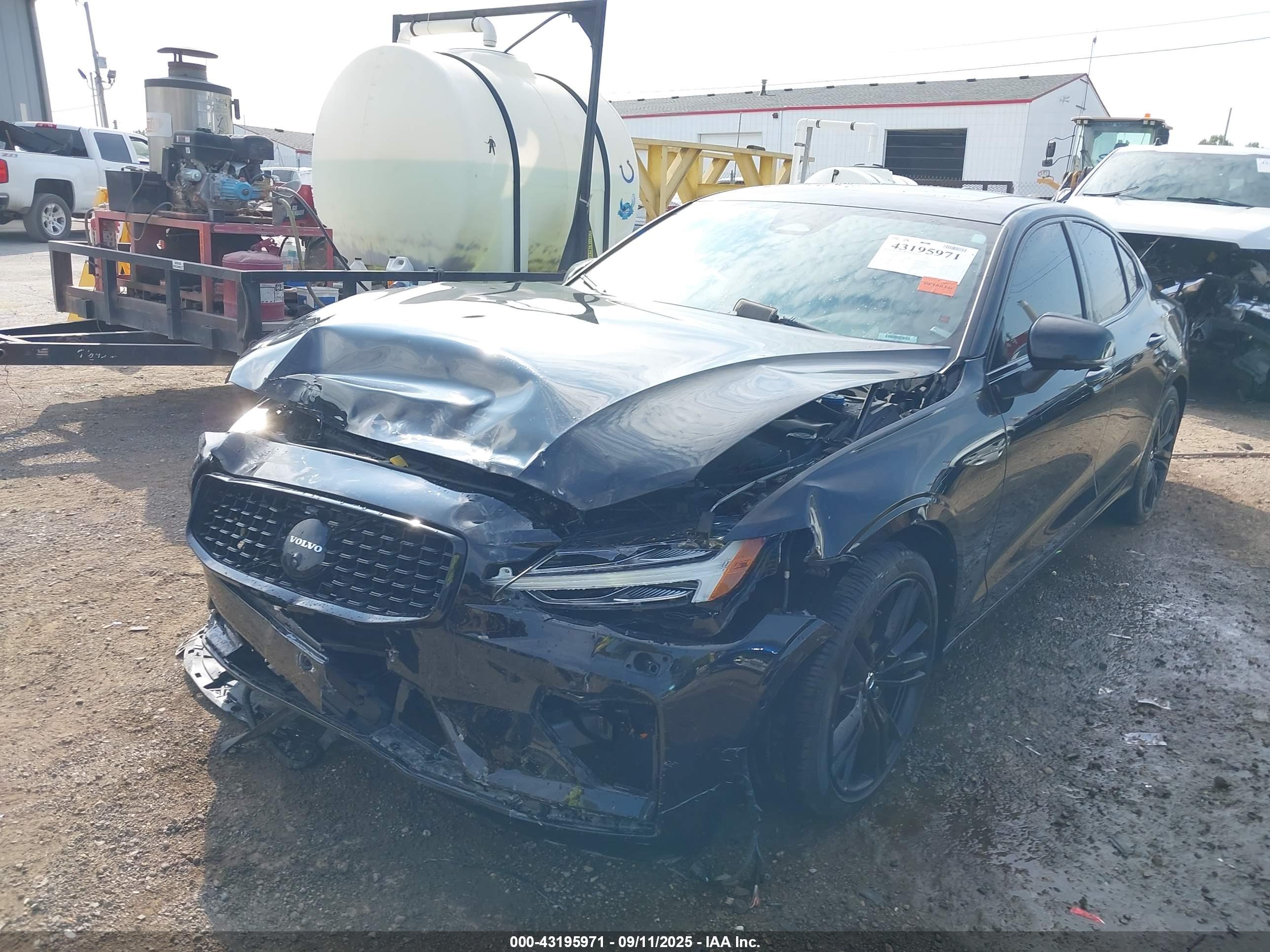 VOLVO S60 image 2