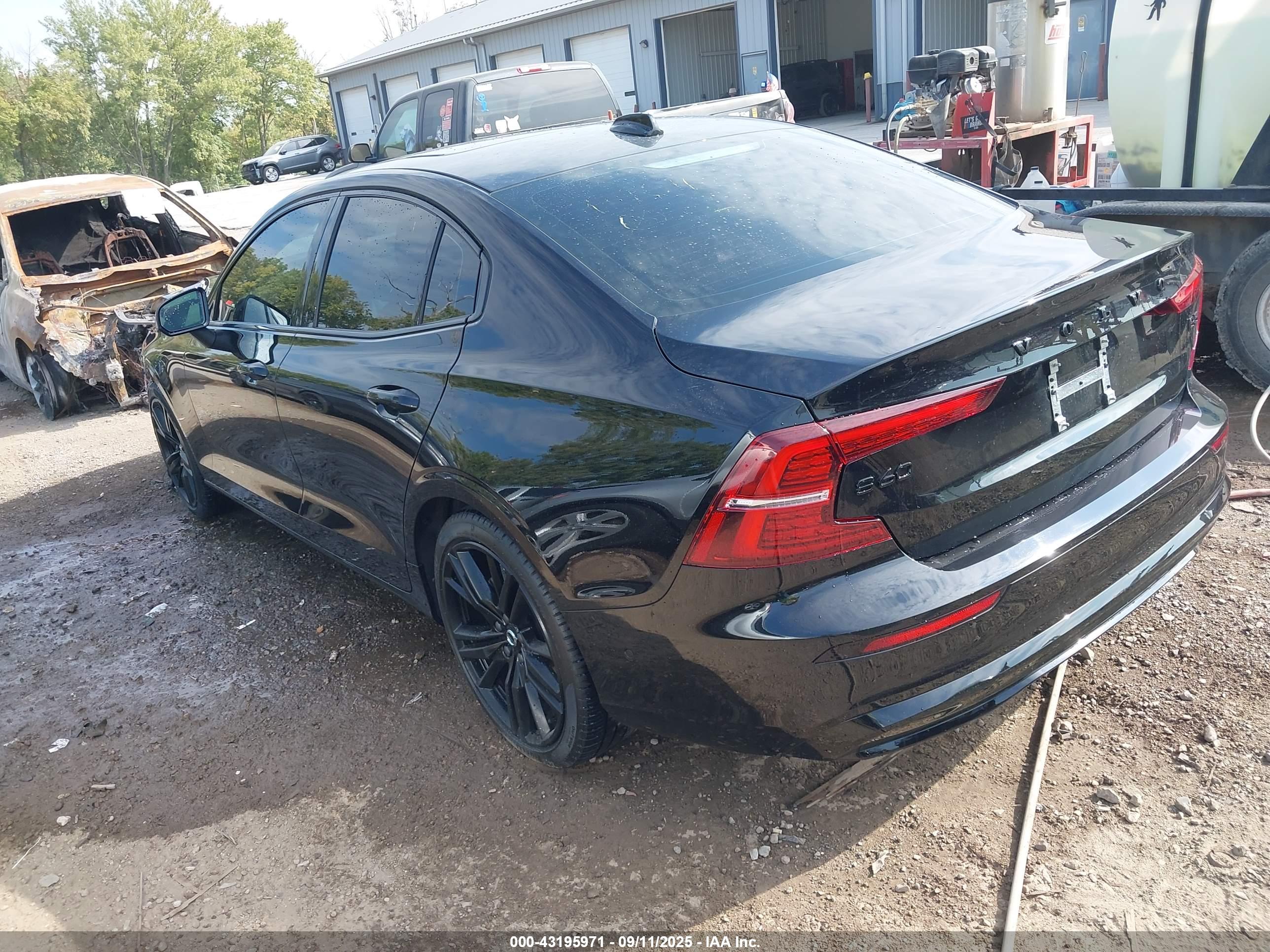 VOLVO S60 image 3
