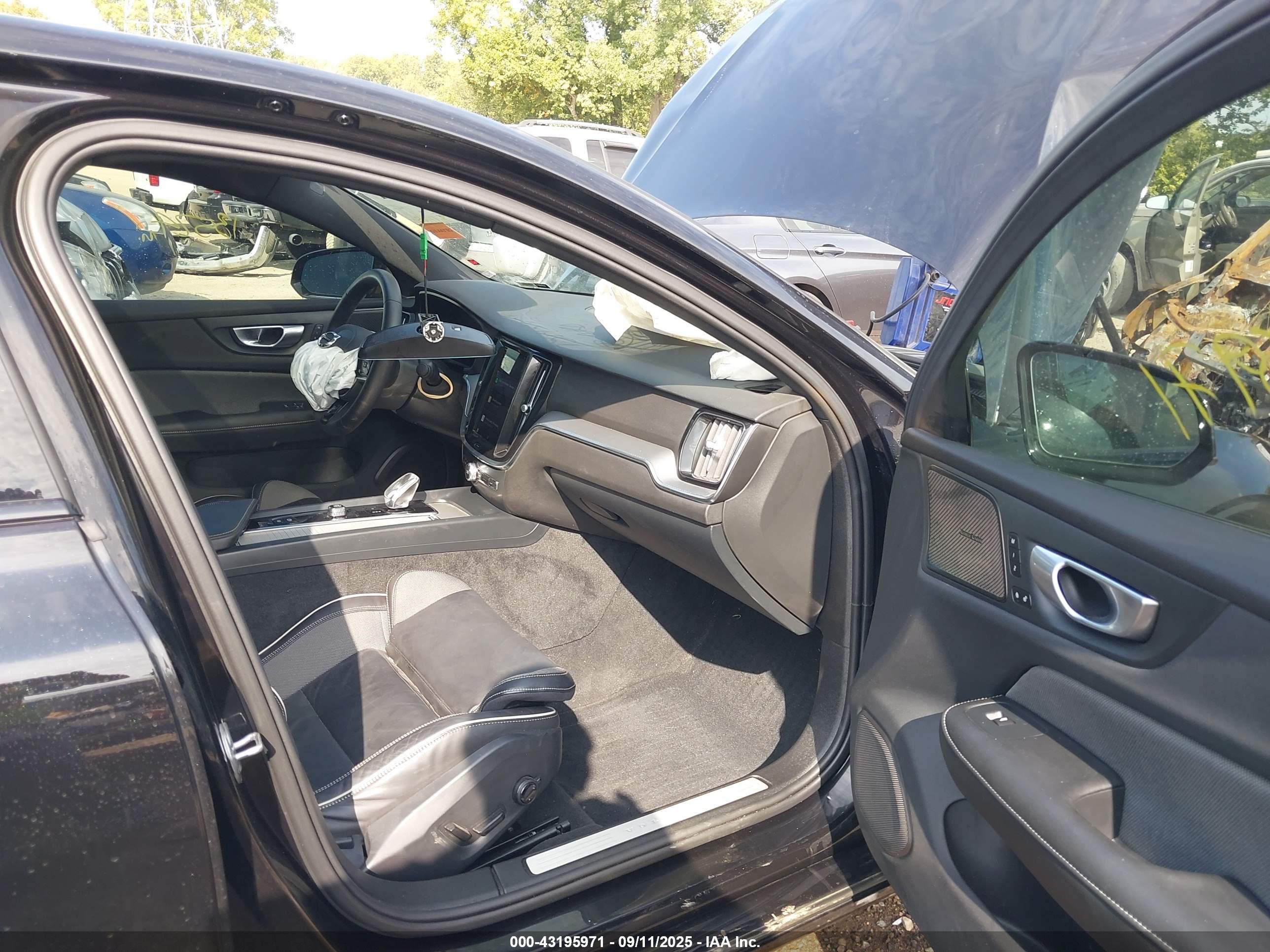 VOLVO S60 image 5