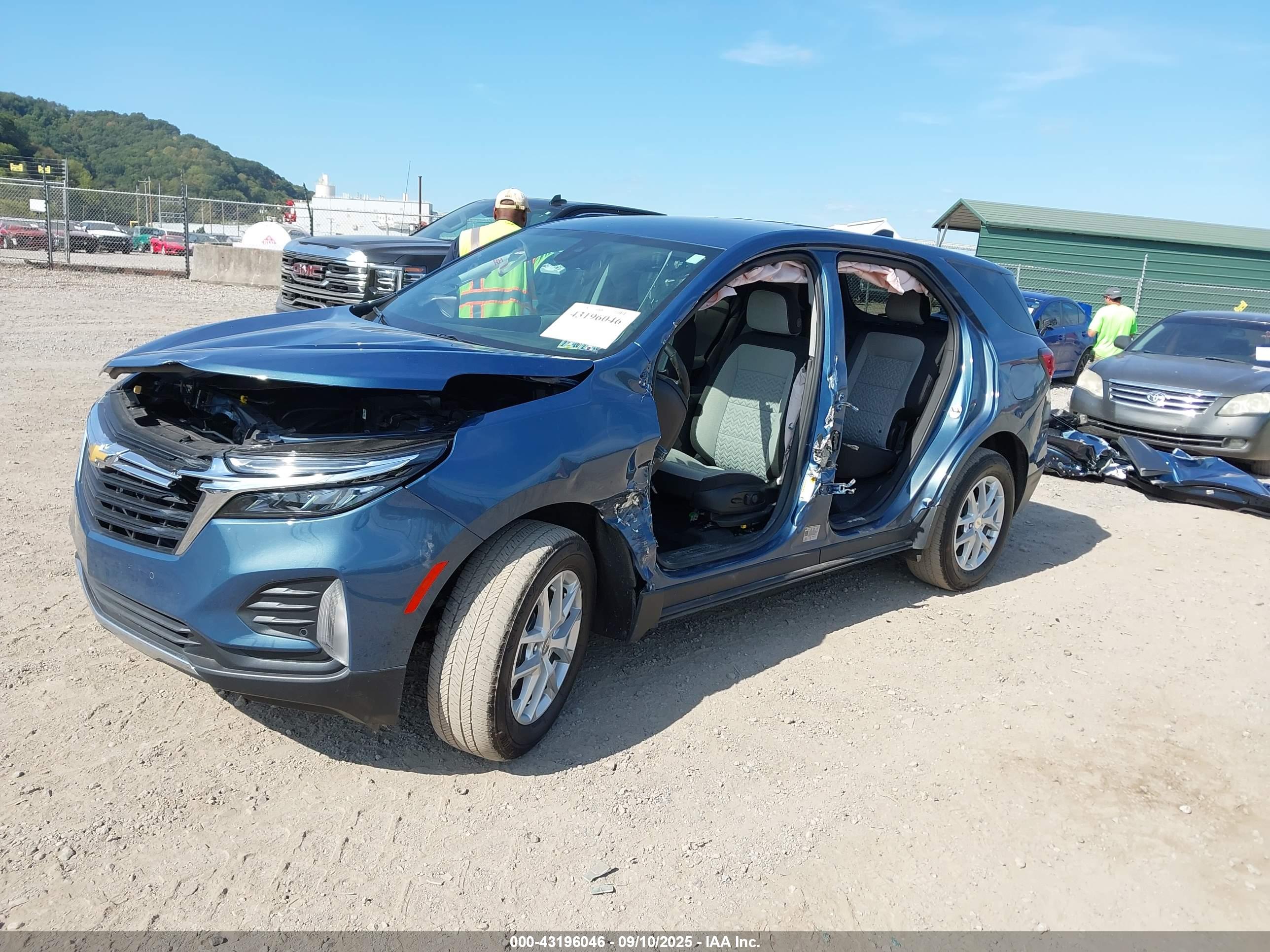 CHEVROLET EQUINOX image 2