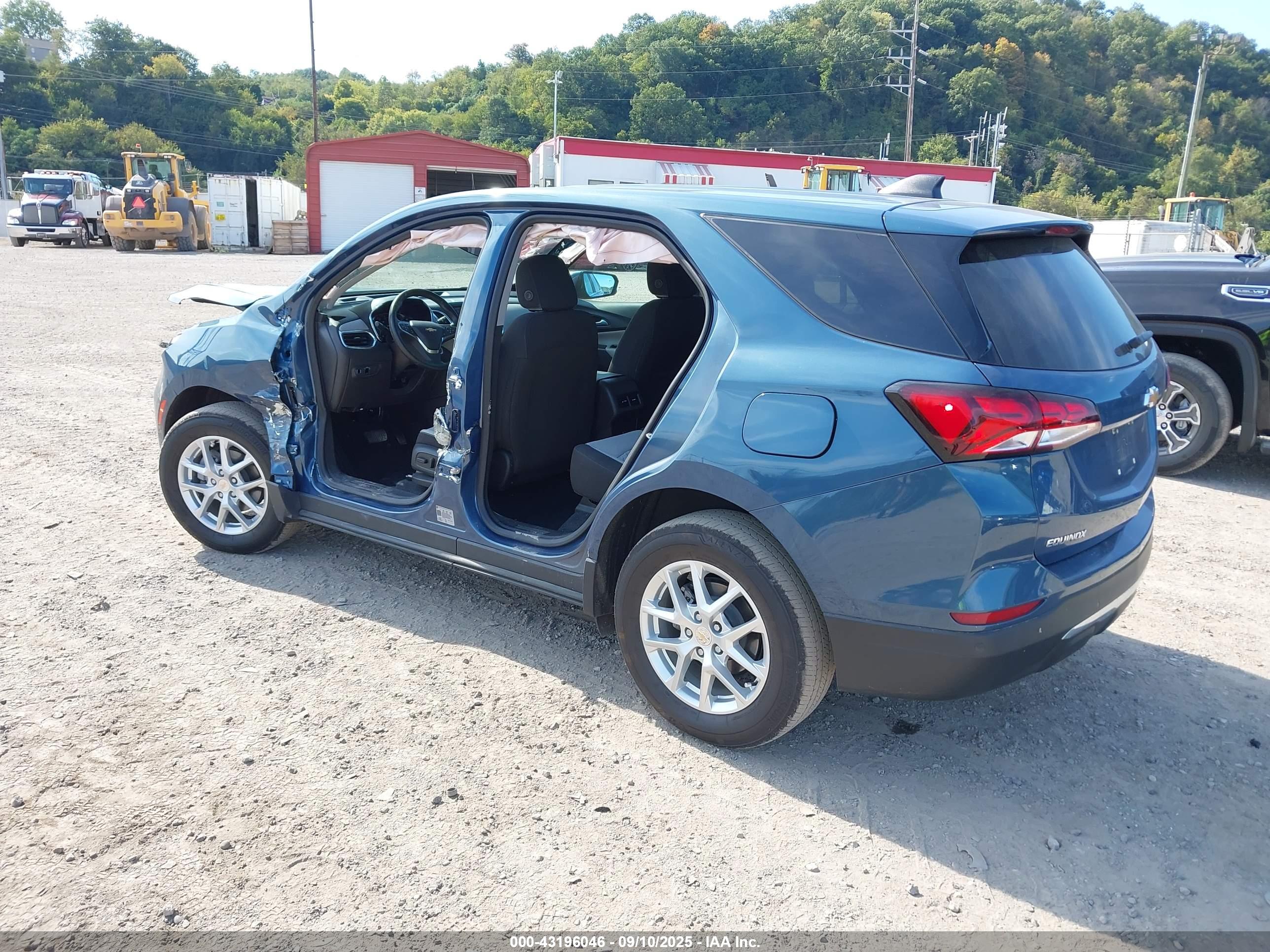 CHEVROLET EQUINOX image 3