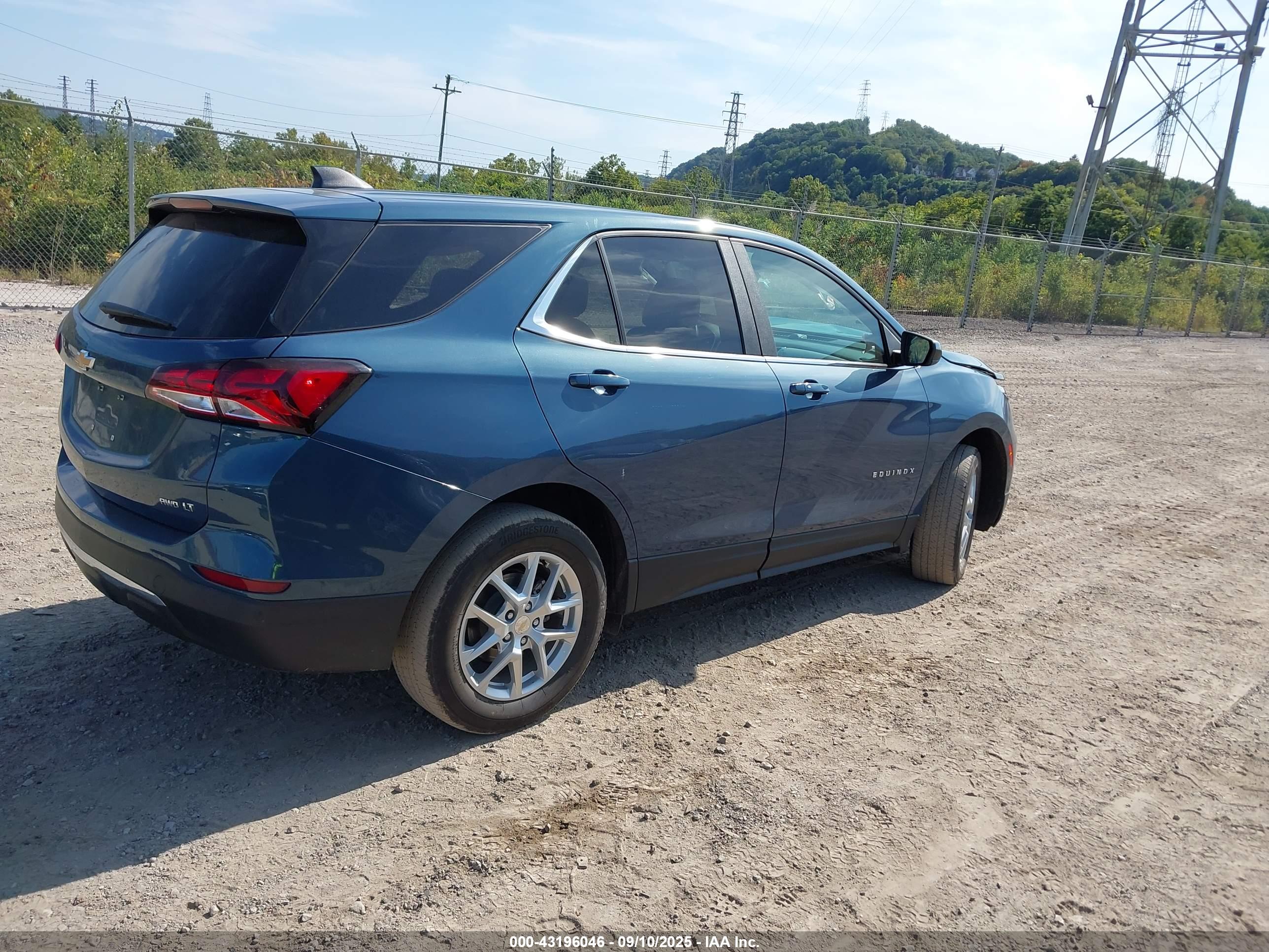 CHEVROLET EQUINOX image 4