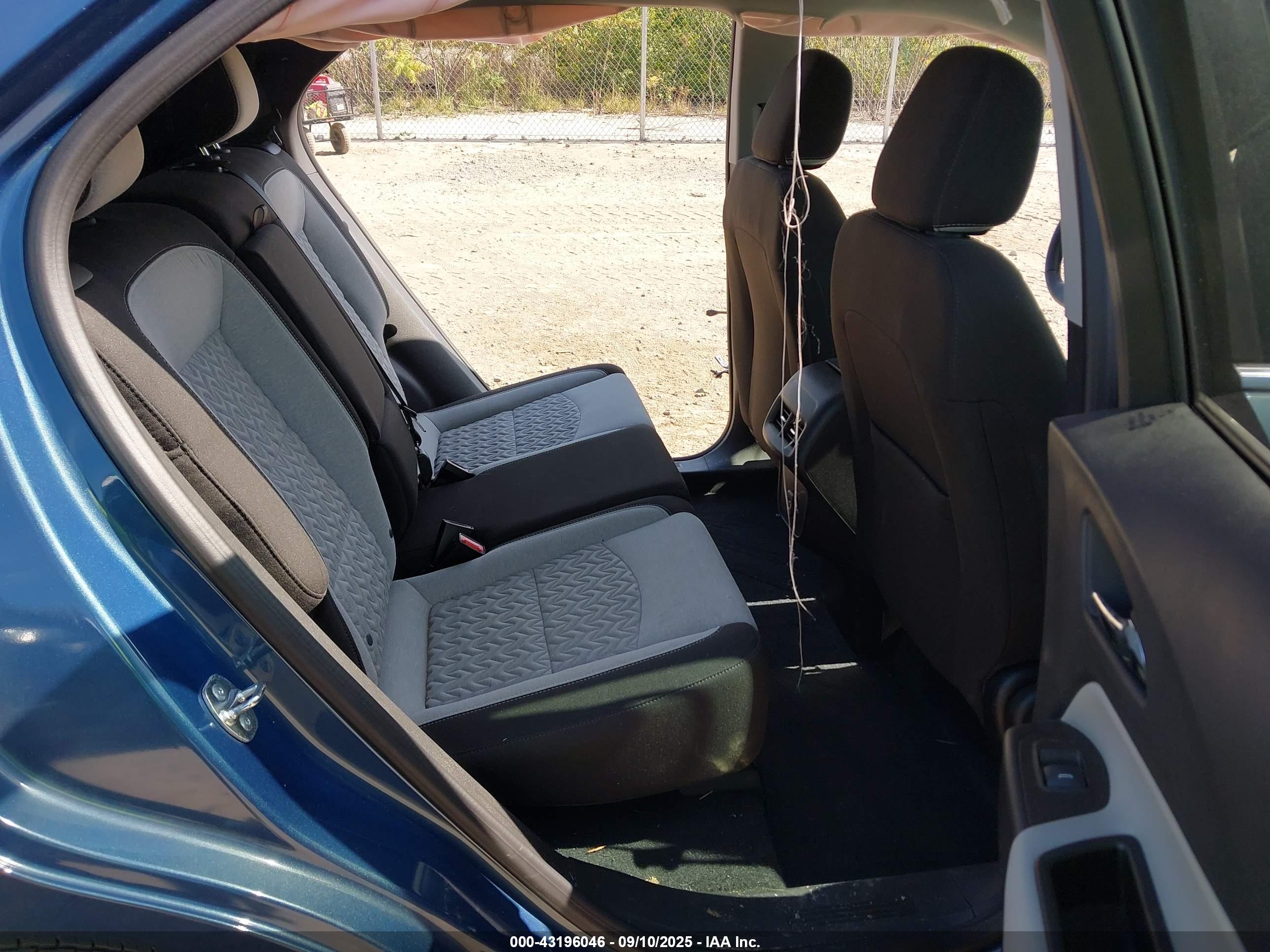 CHEVROLET EQUINOX image 8