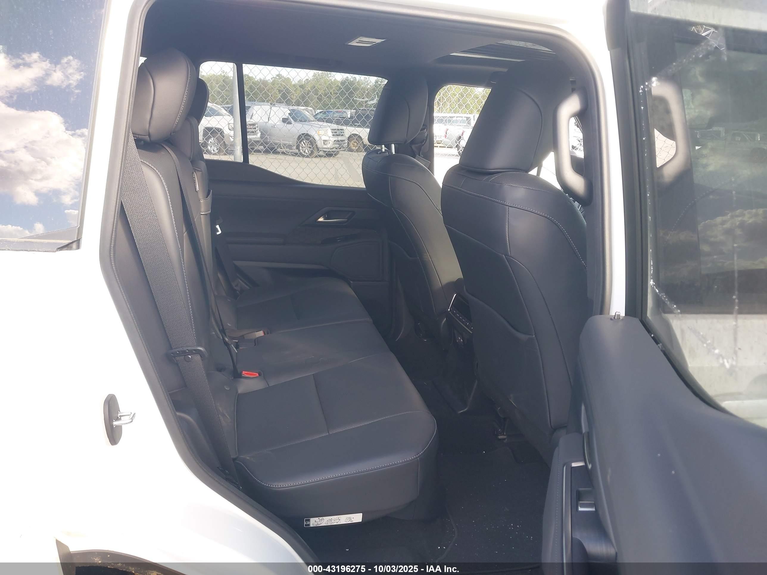 LEXUS GX image 8