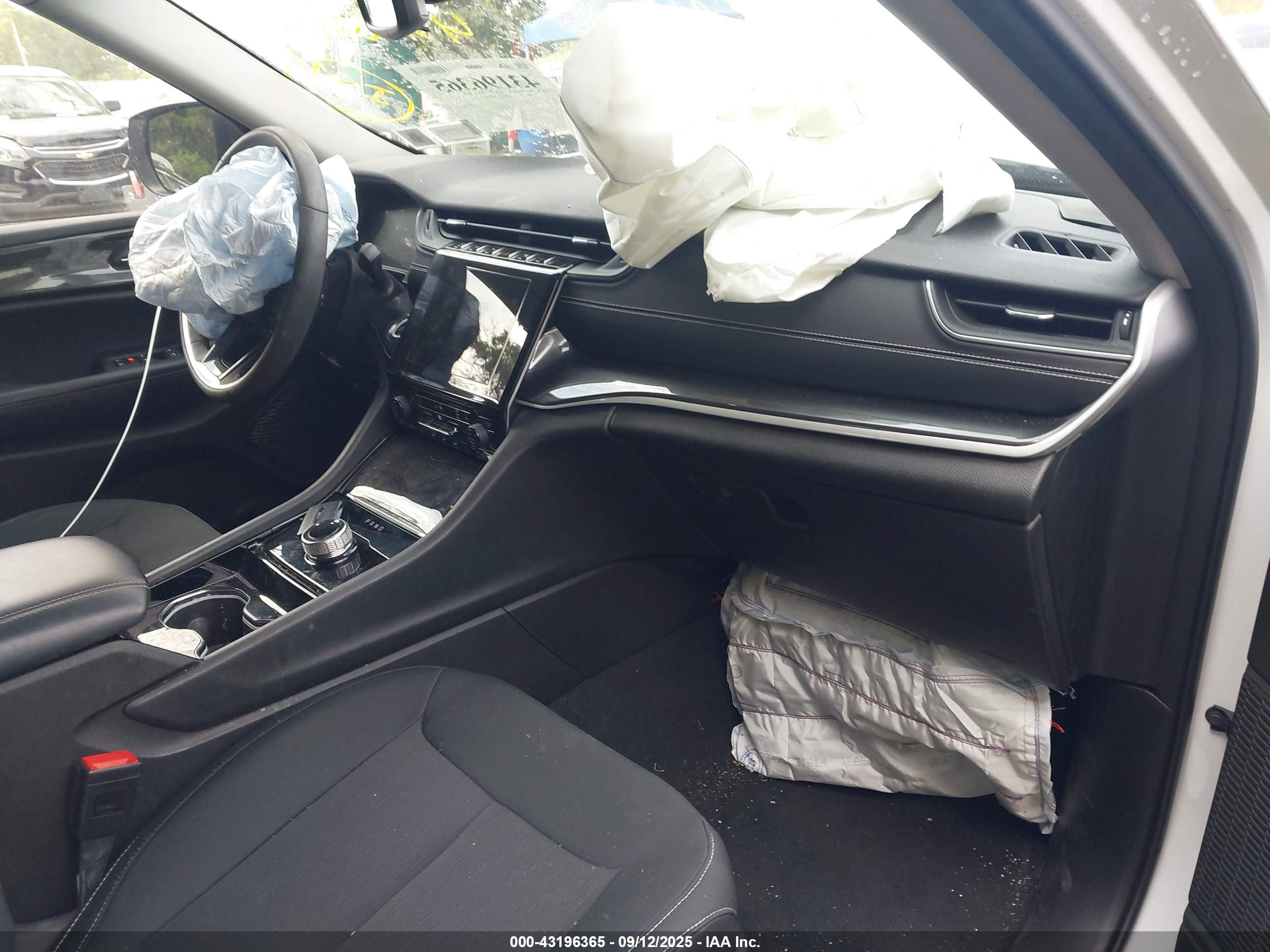 JEEP GRAND image 5