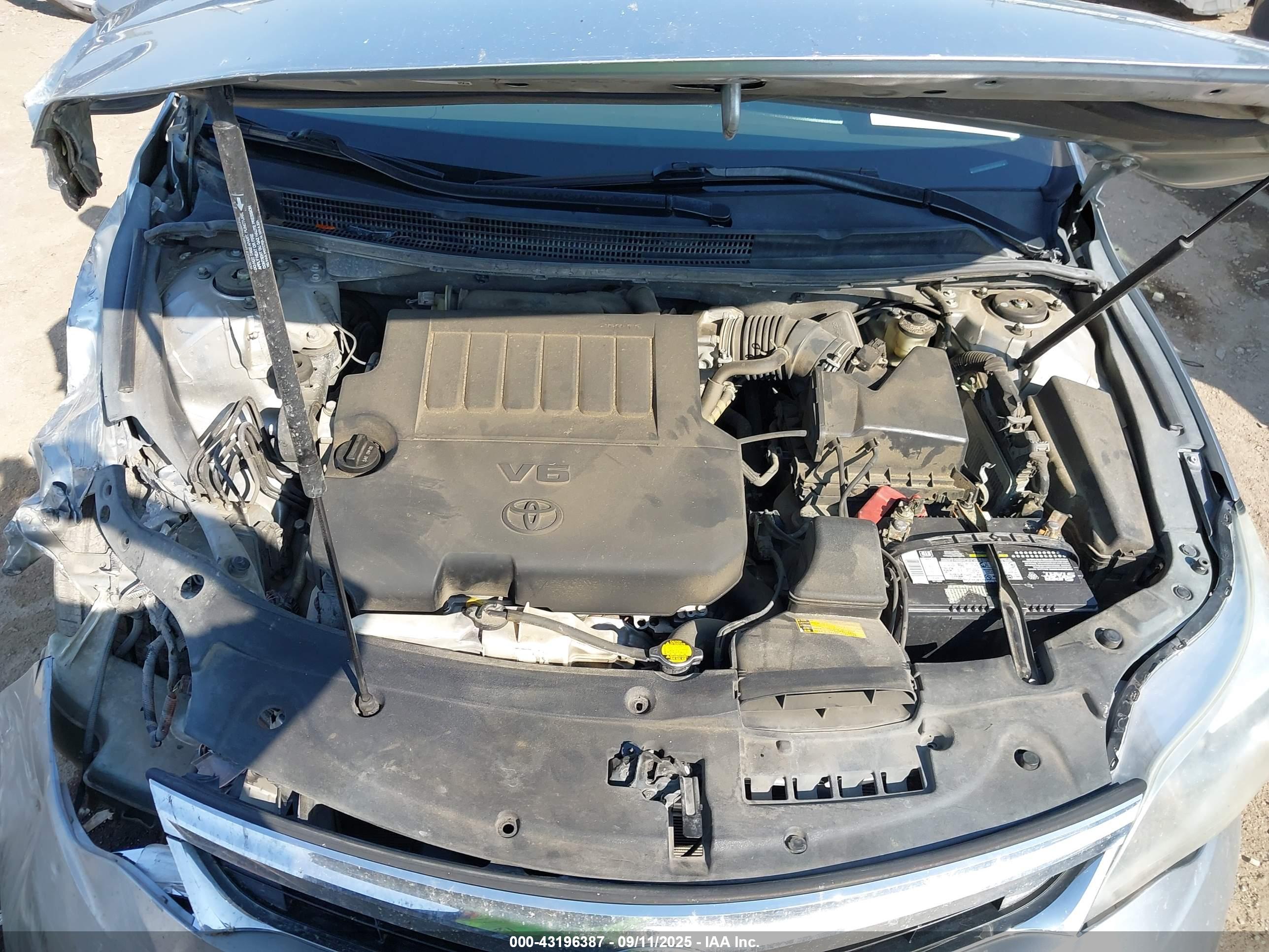 TOYOTA AVALON image 10