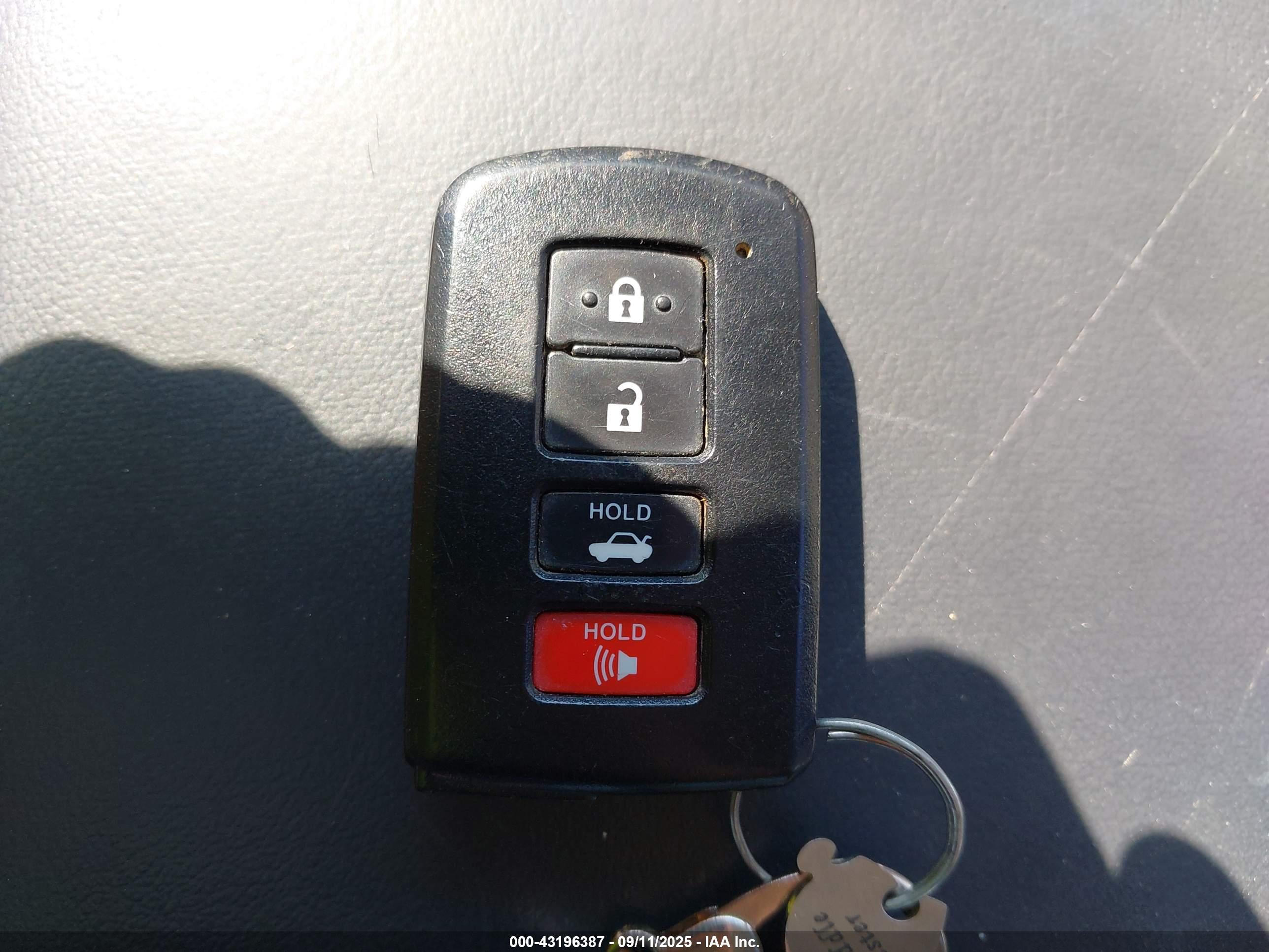 TOYOTA AVALON image 11