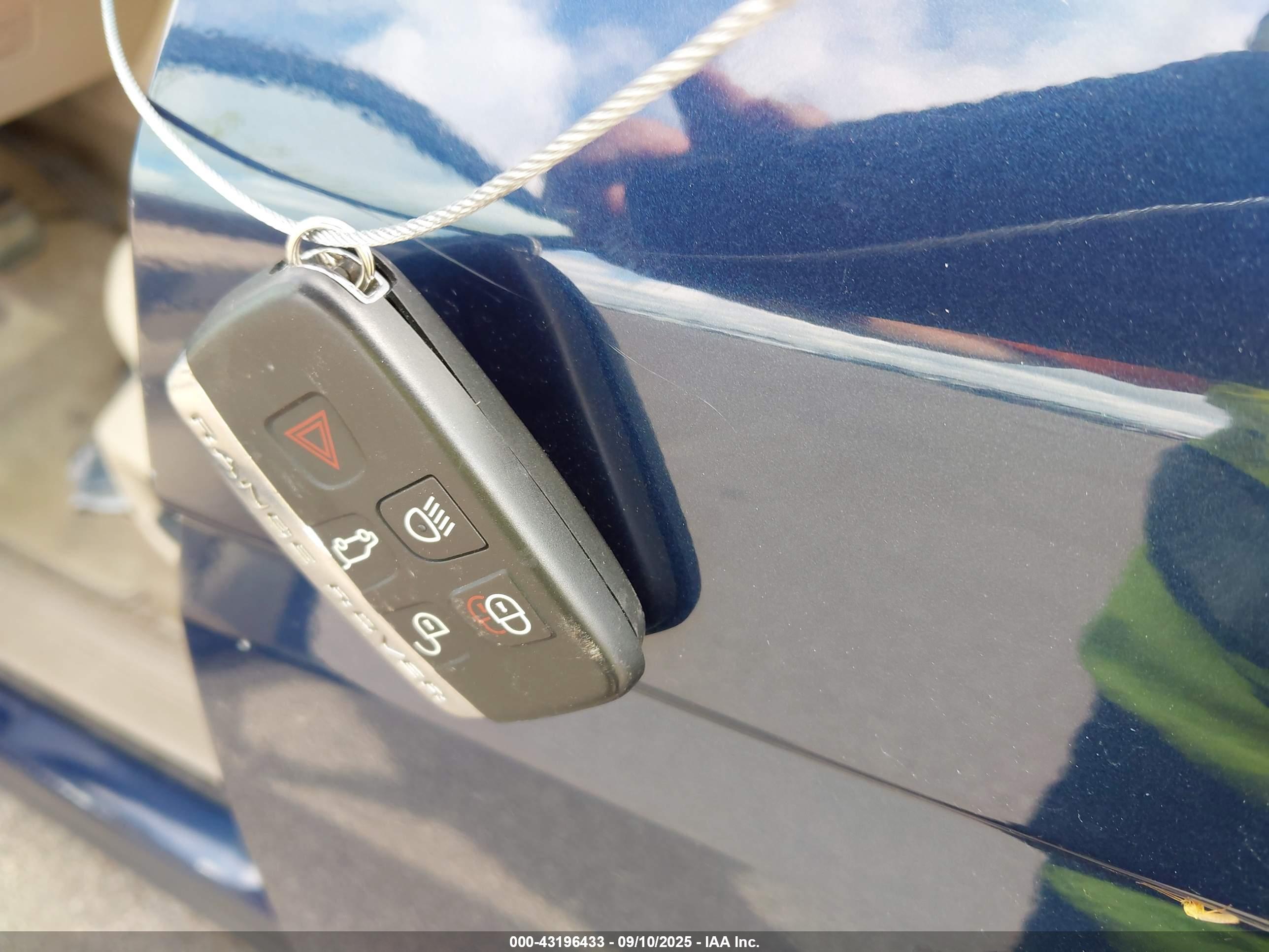 LAND ROVER image 11