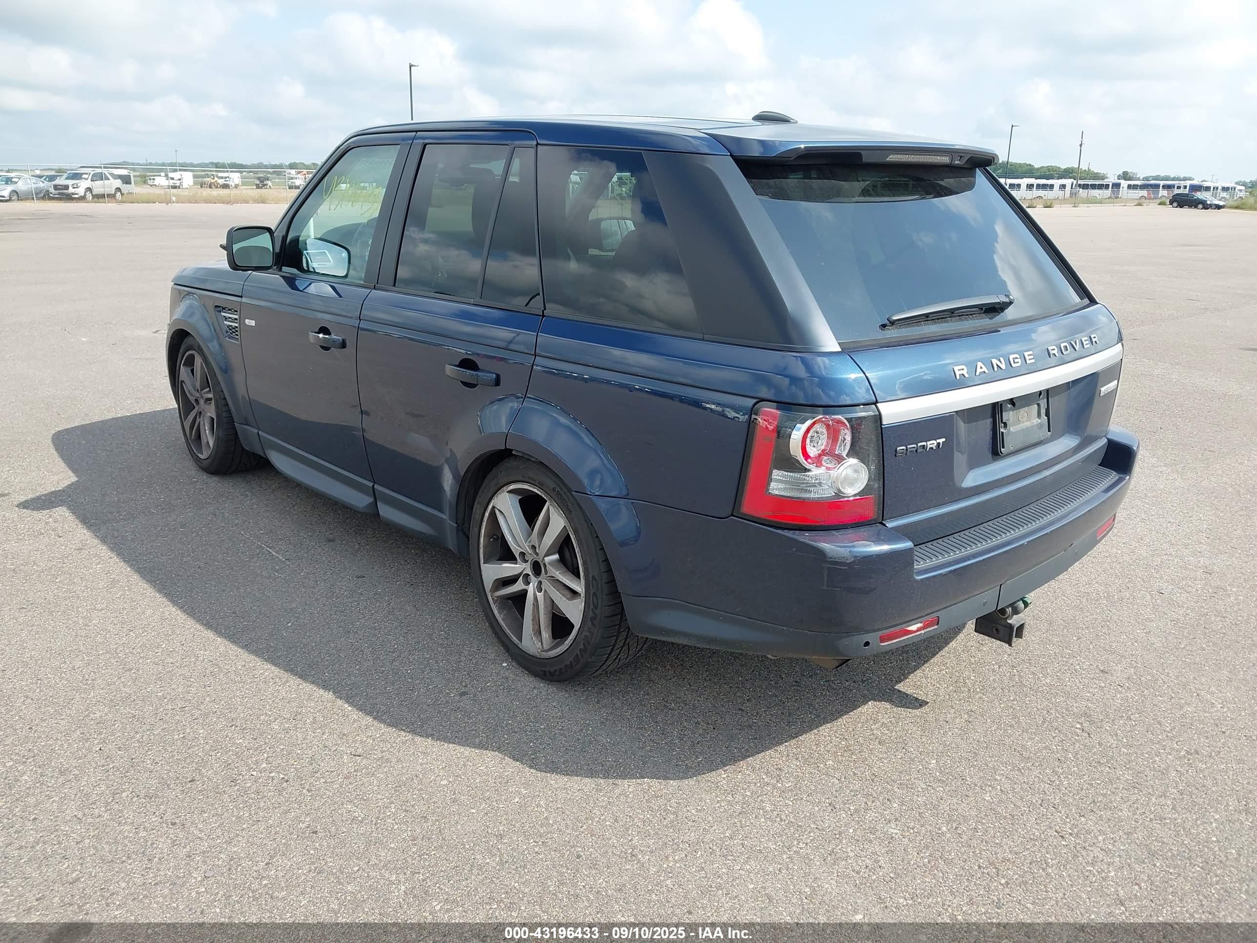 LAND ROVER image 3