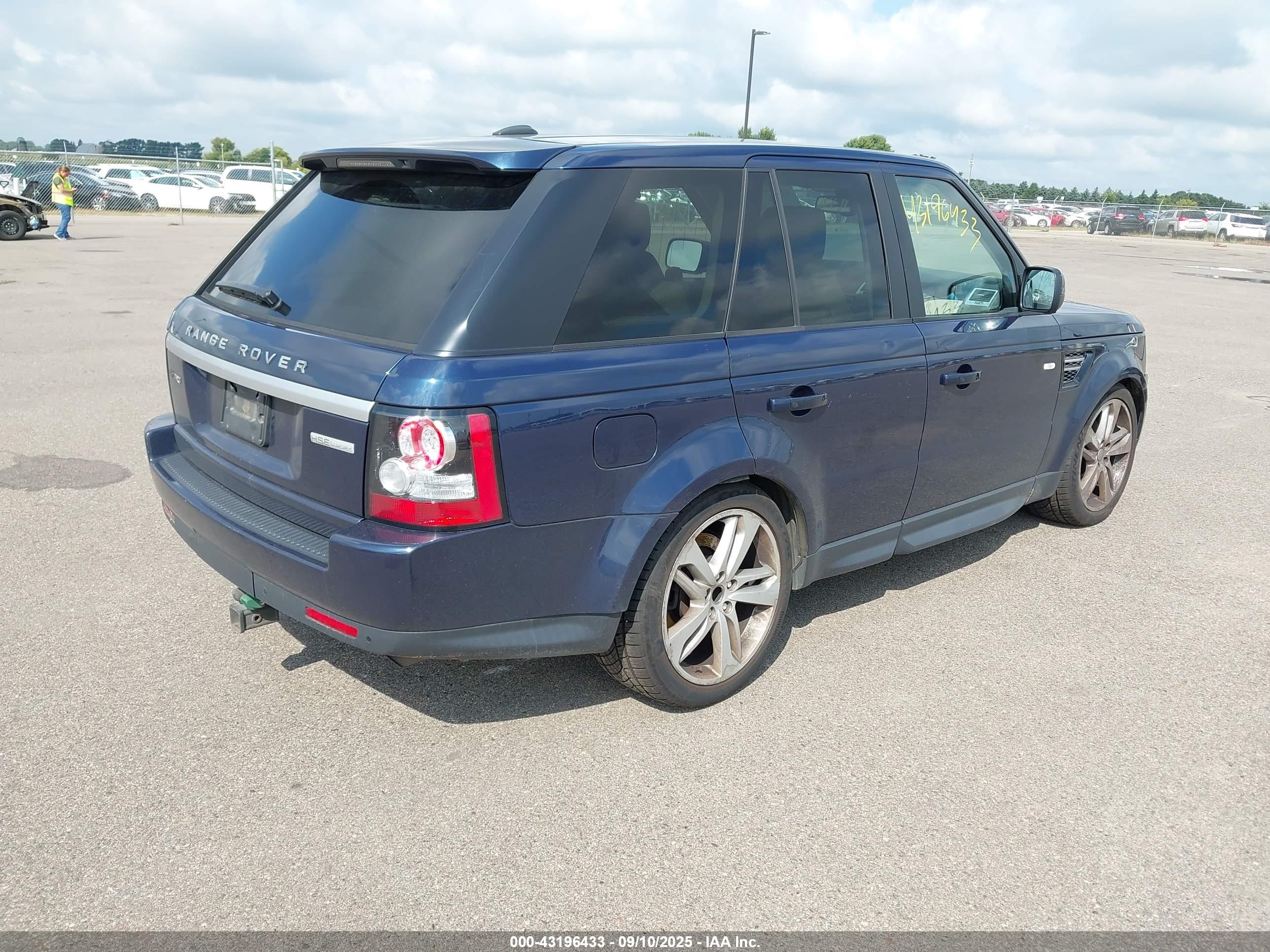 LAND ROVER image 4