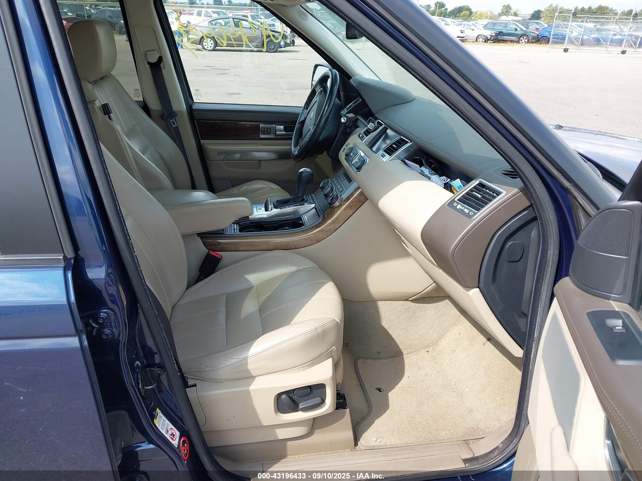 LAND ROVER image 5