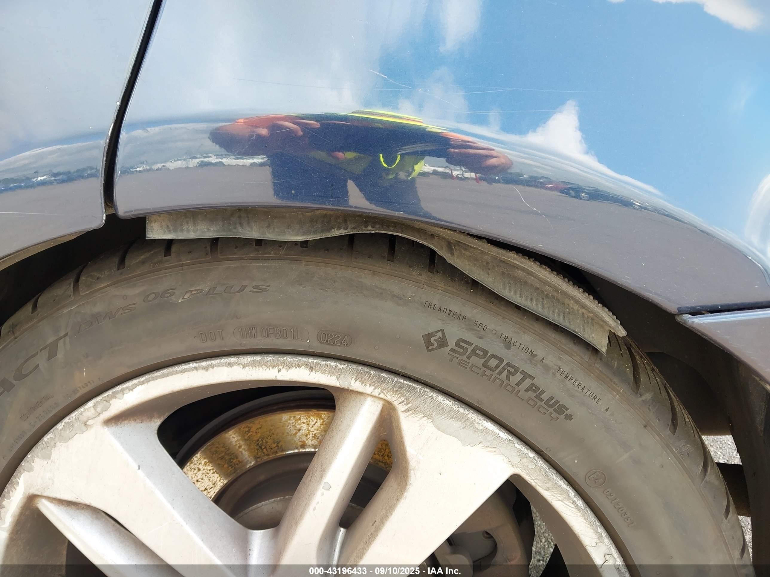 LAND ROVER image 6