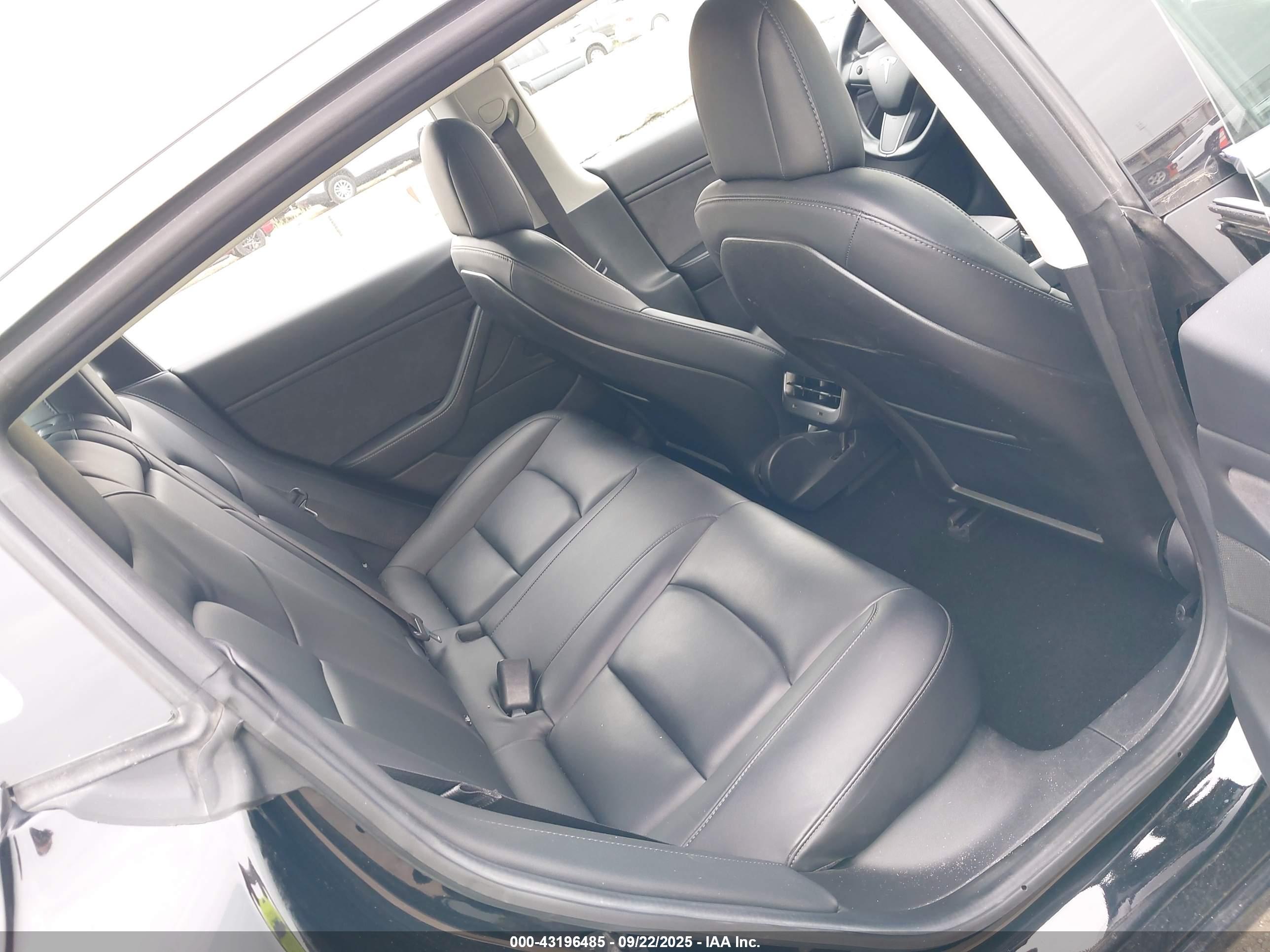 TESLA MODEL image 8