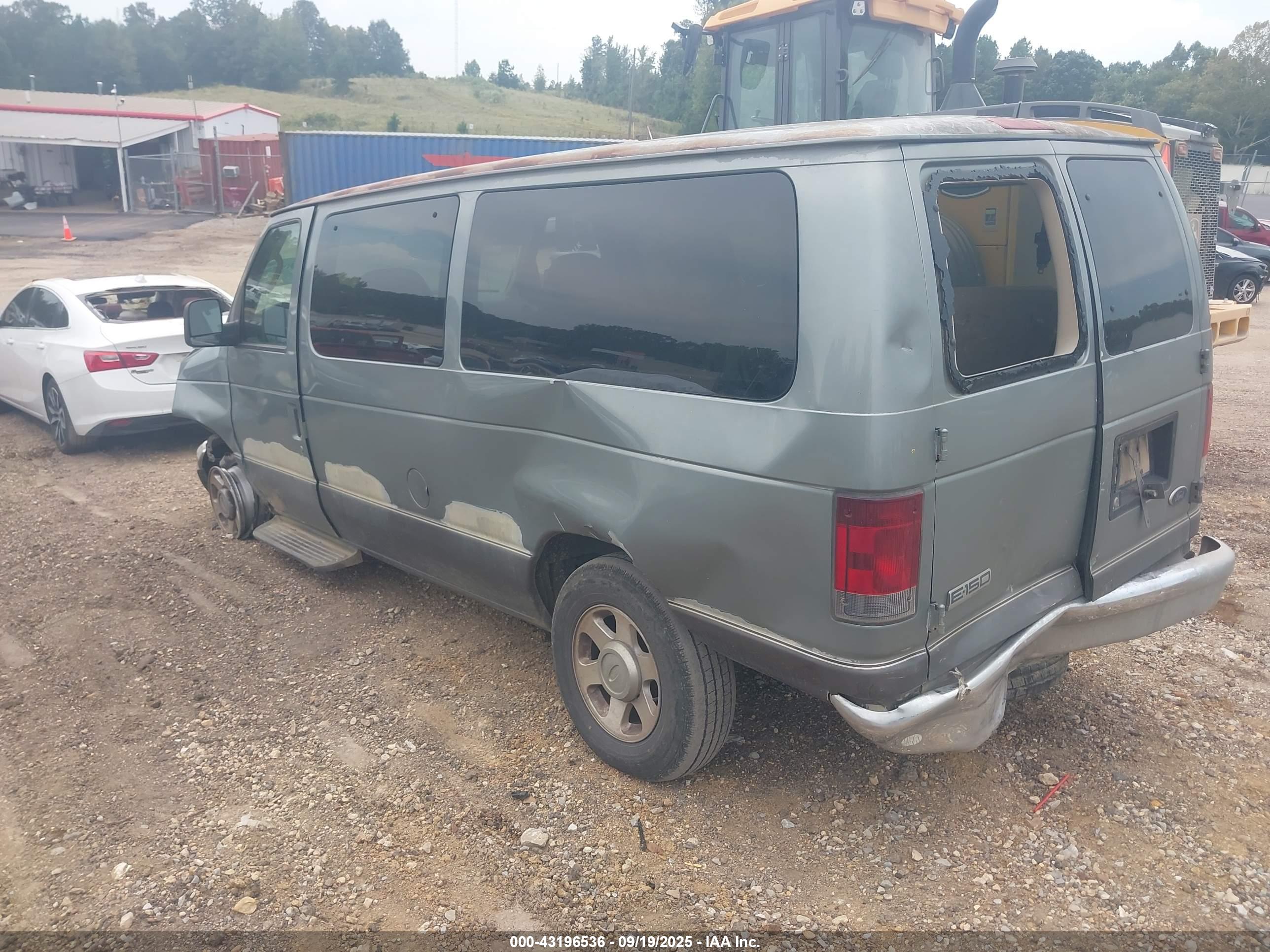FORD E-150 image 3