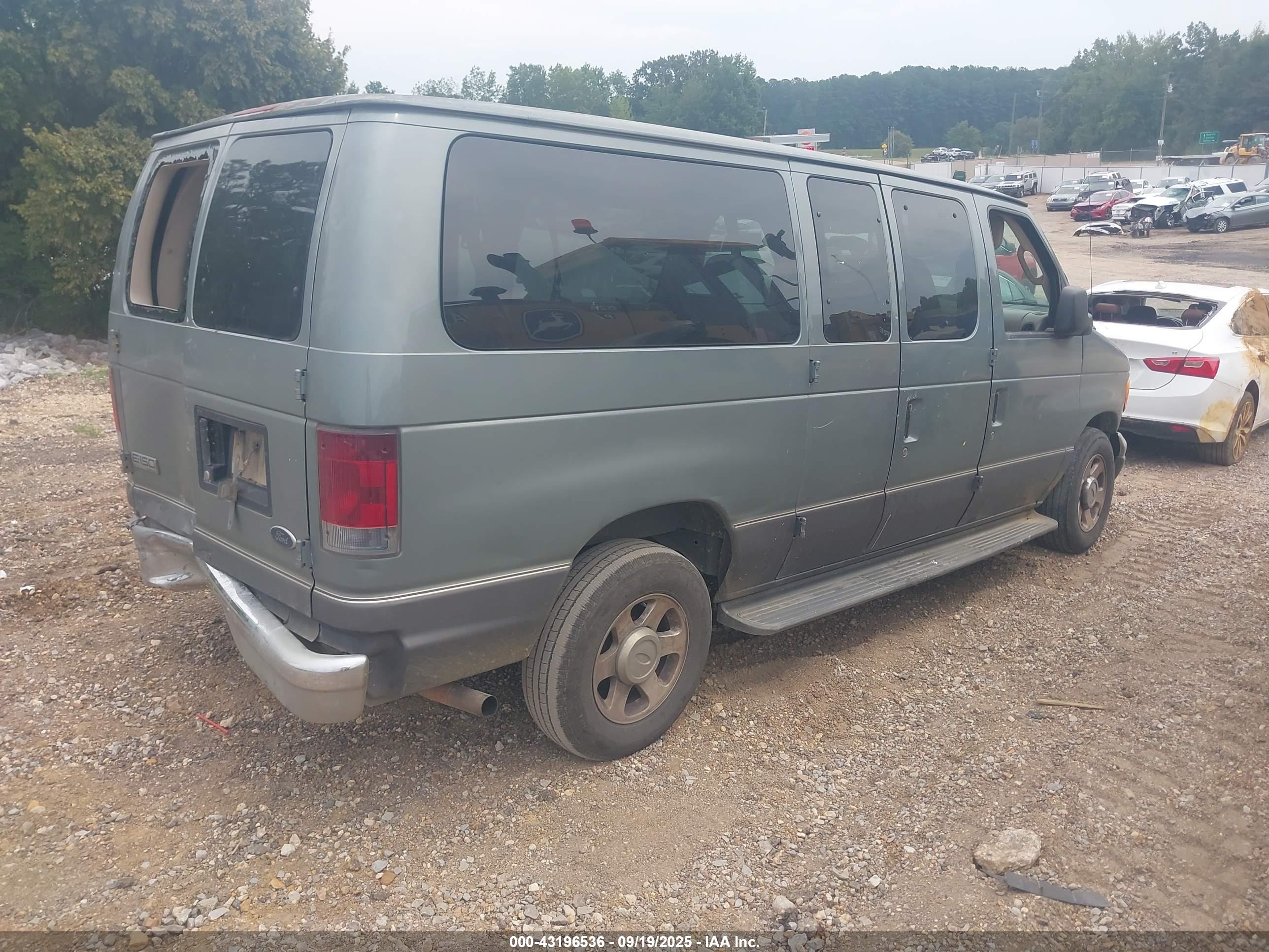 FORD E-150 image 4