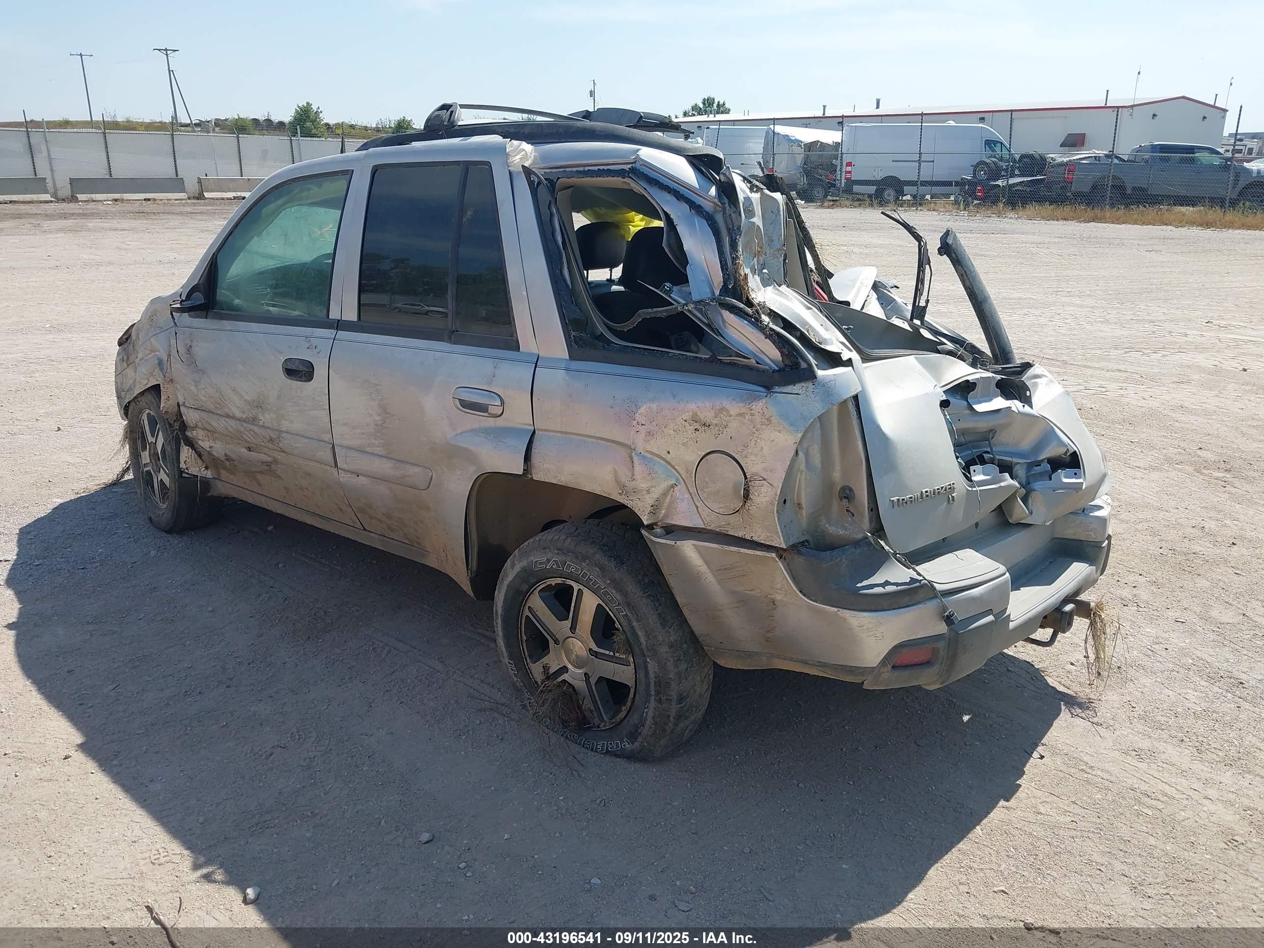 CHEVROLET TRAILBLAZER image 3