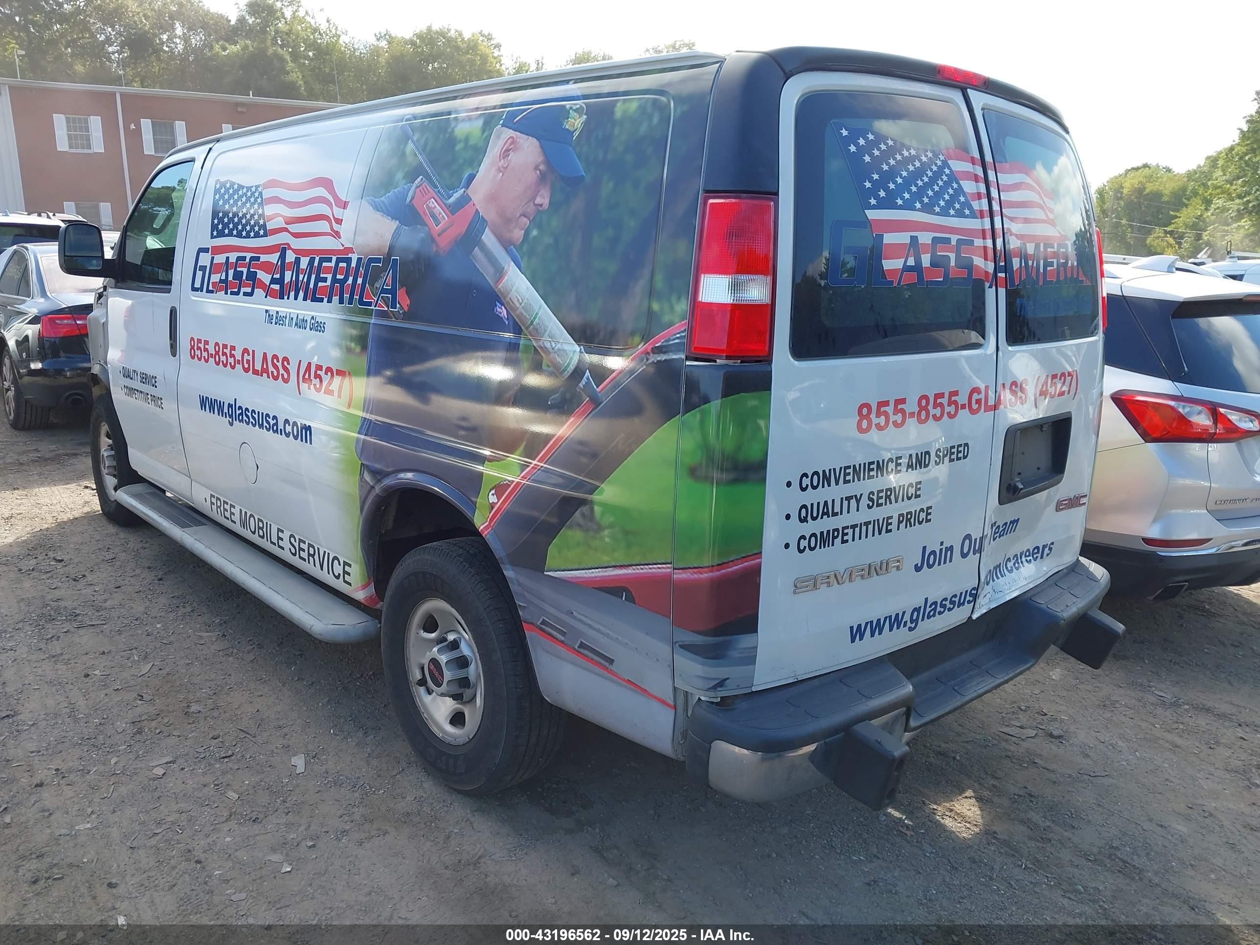 GMC SAVANA image 3