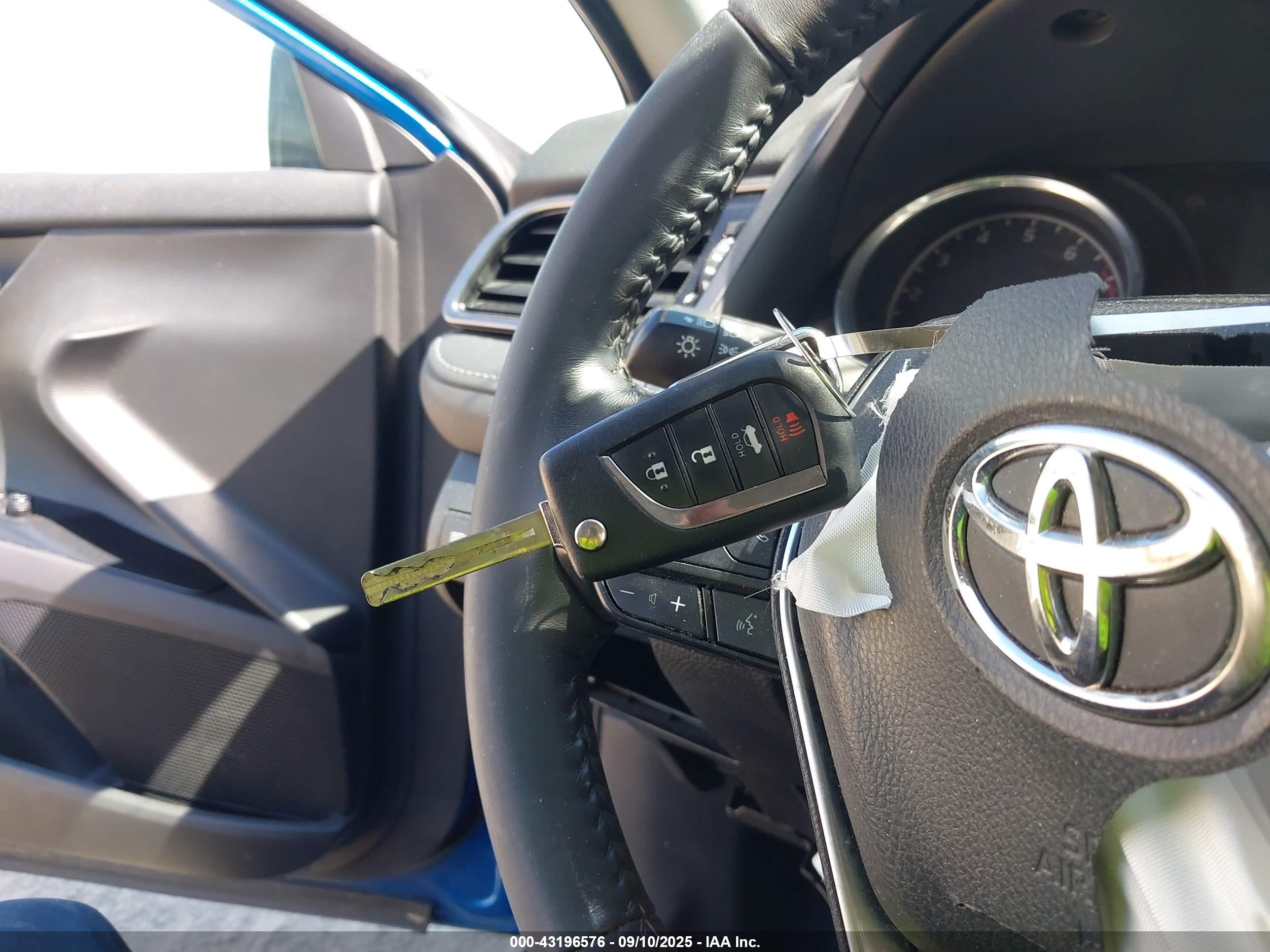 TOYOTA CAMRY image 11