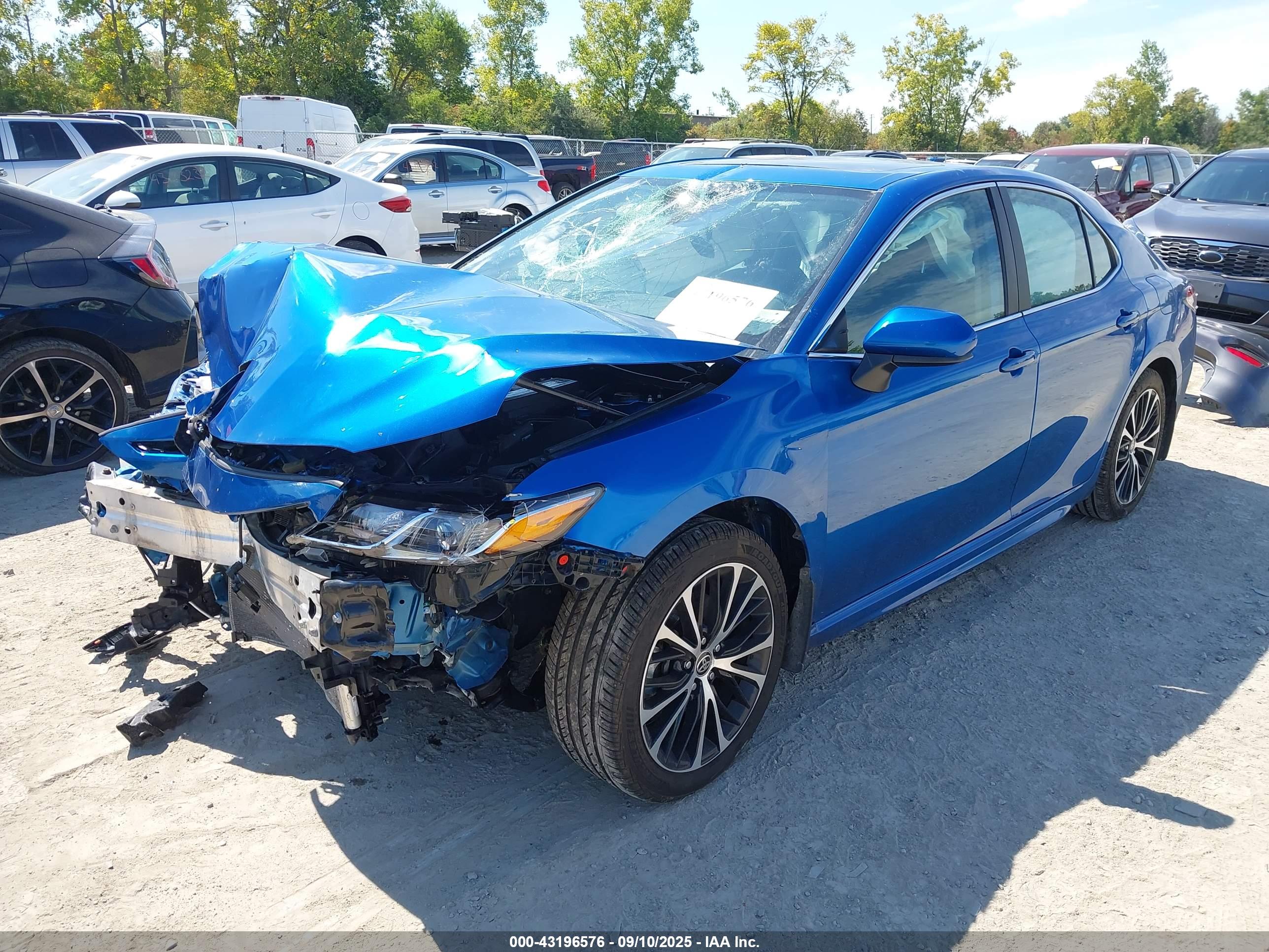 TOYOTA CAMRY image 2