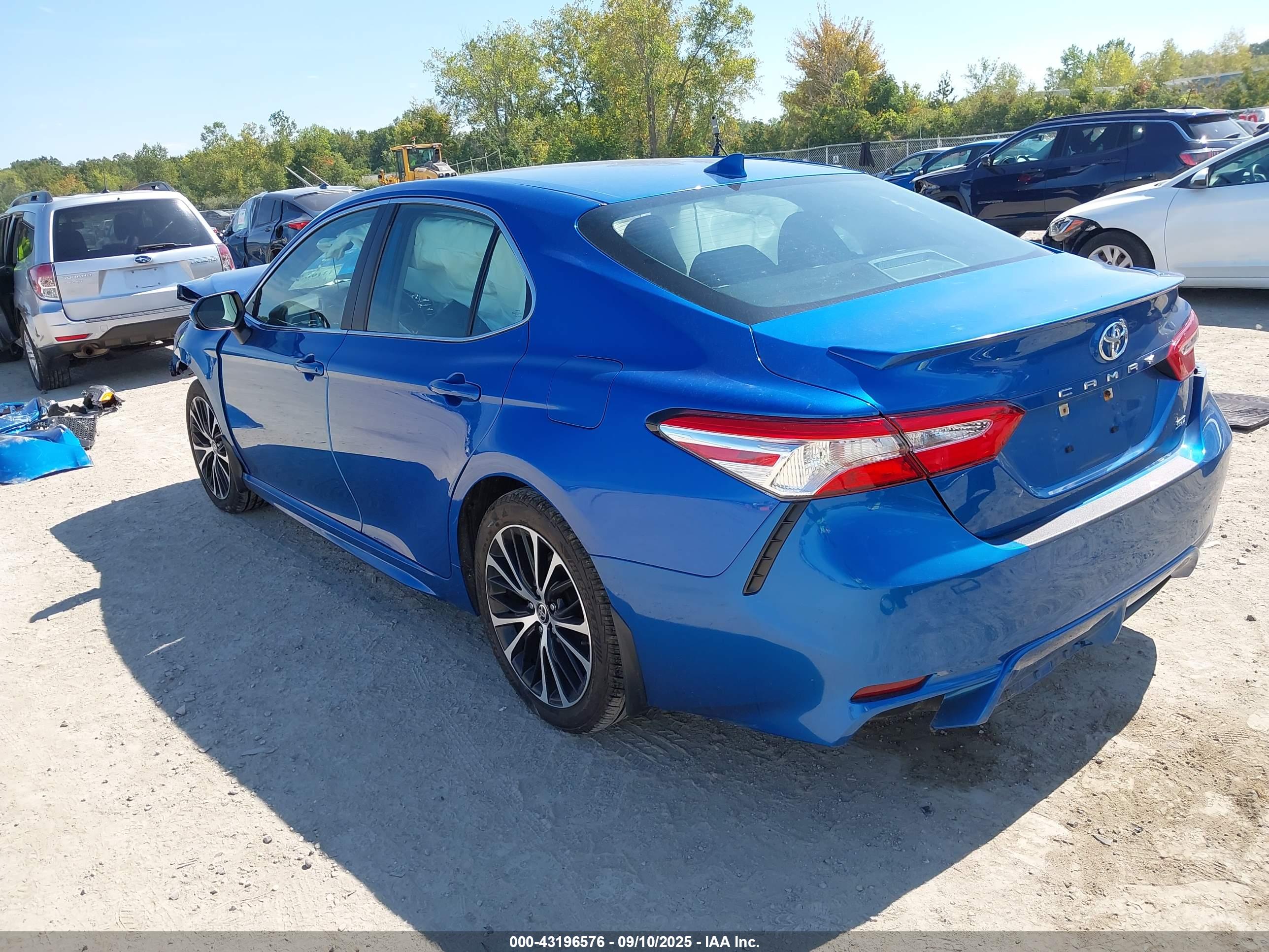 TOYOTA CAMRY image 3