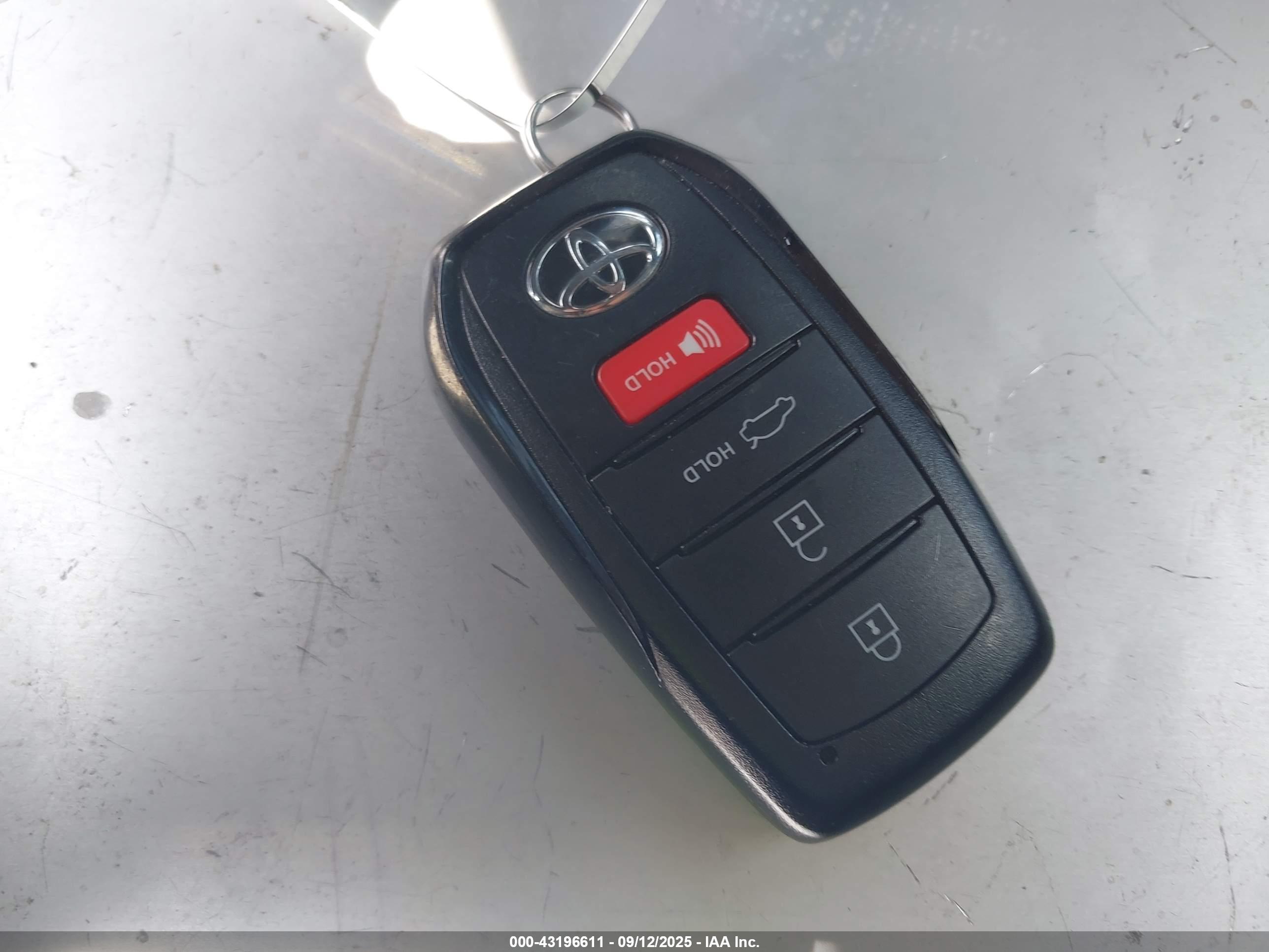 TOYOTA COROLLA image 11