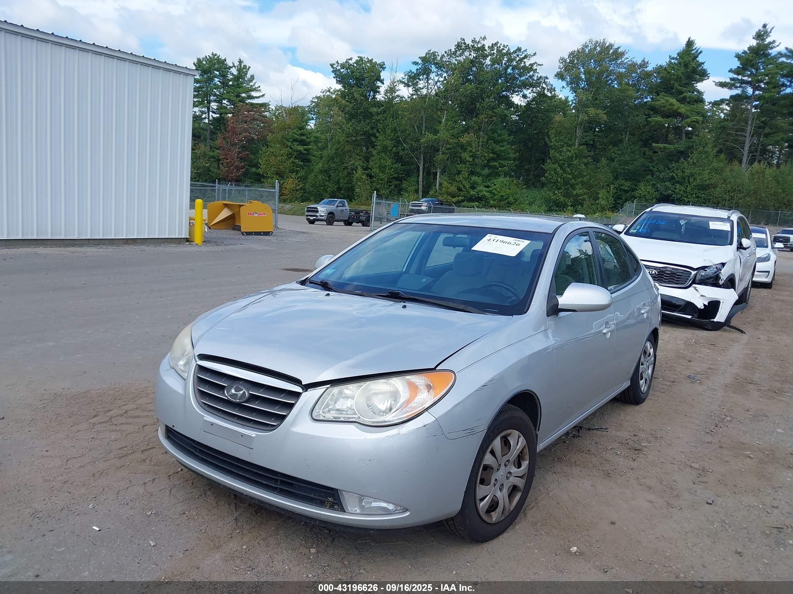 HYUNDAI ELANTRA image 2