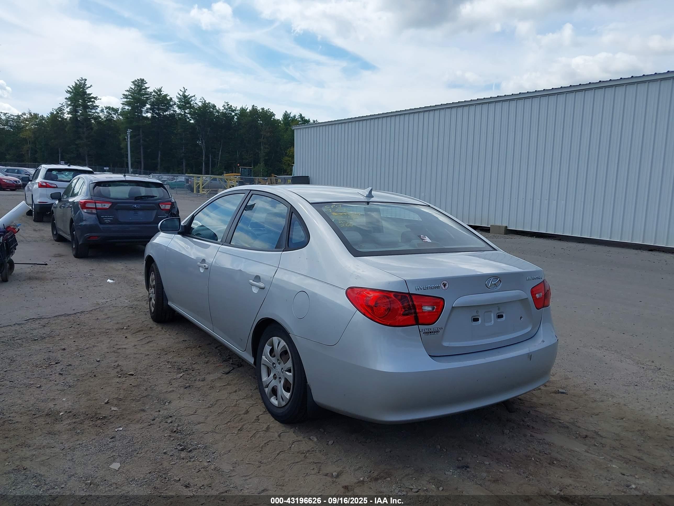 HYUNDAI ELANTRA image 3