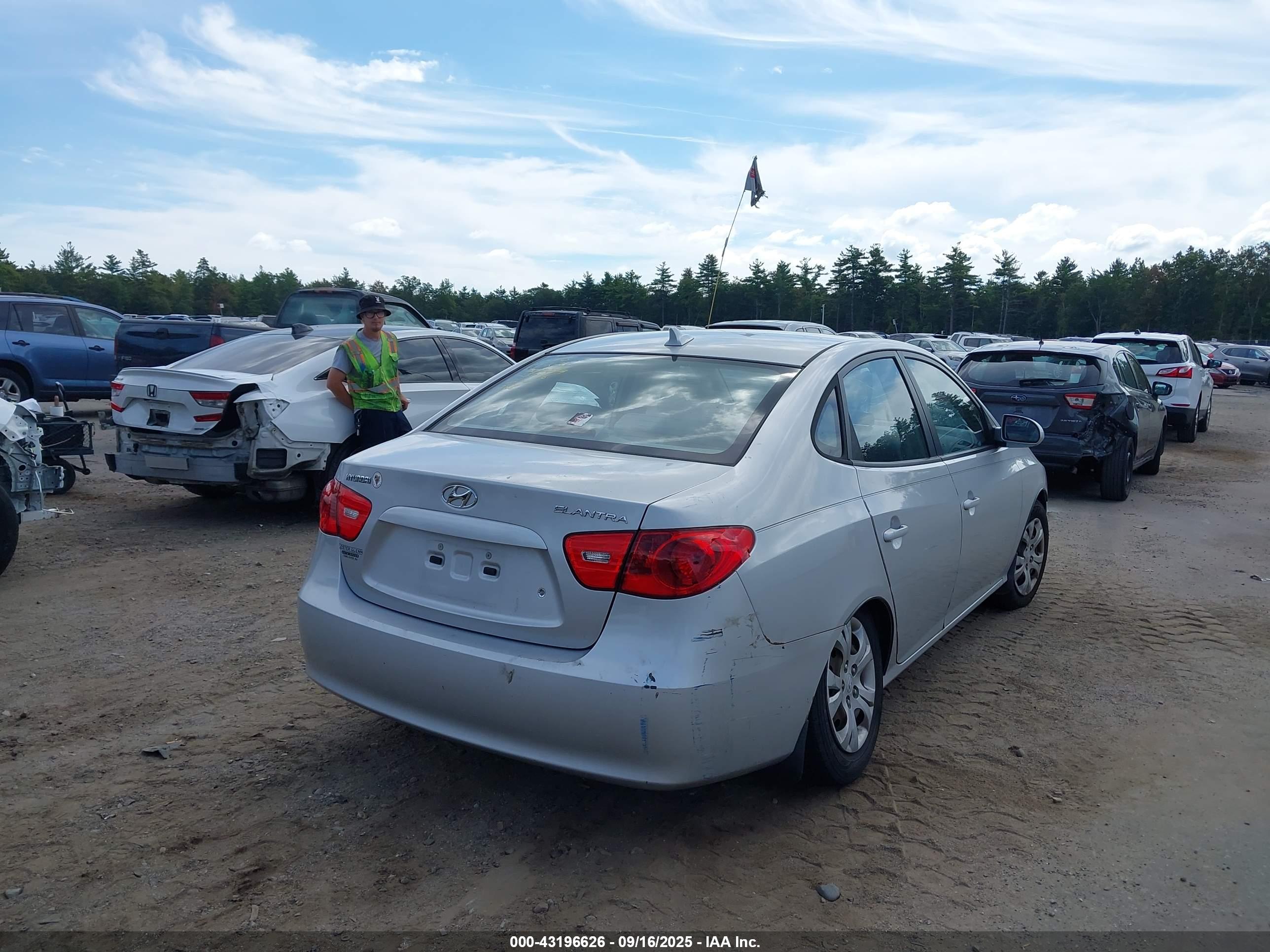 HYUNDAI ELANTRA image 4