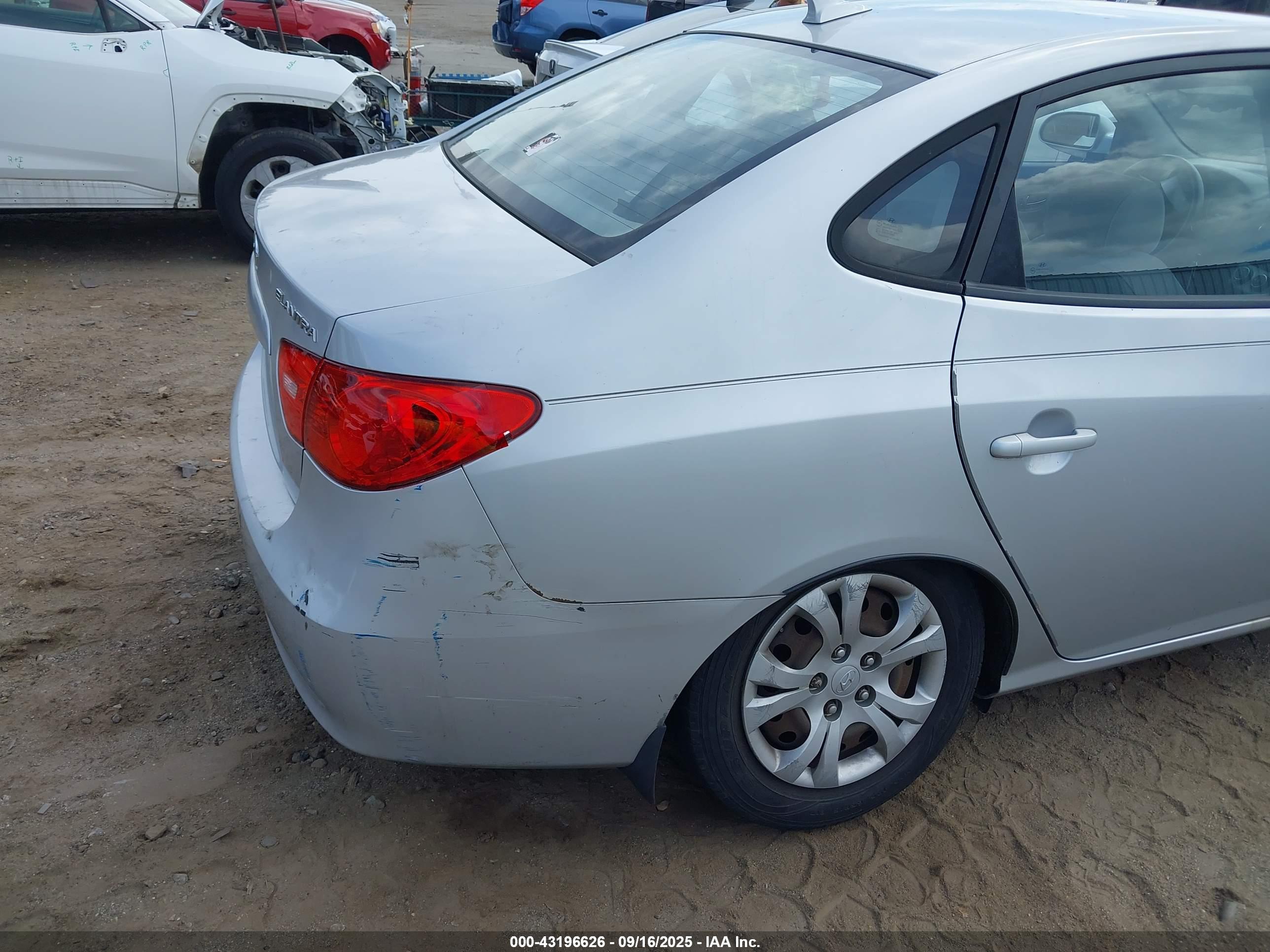 HYUNDAI ELANTRA image 6