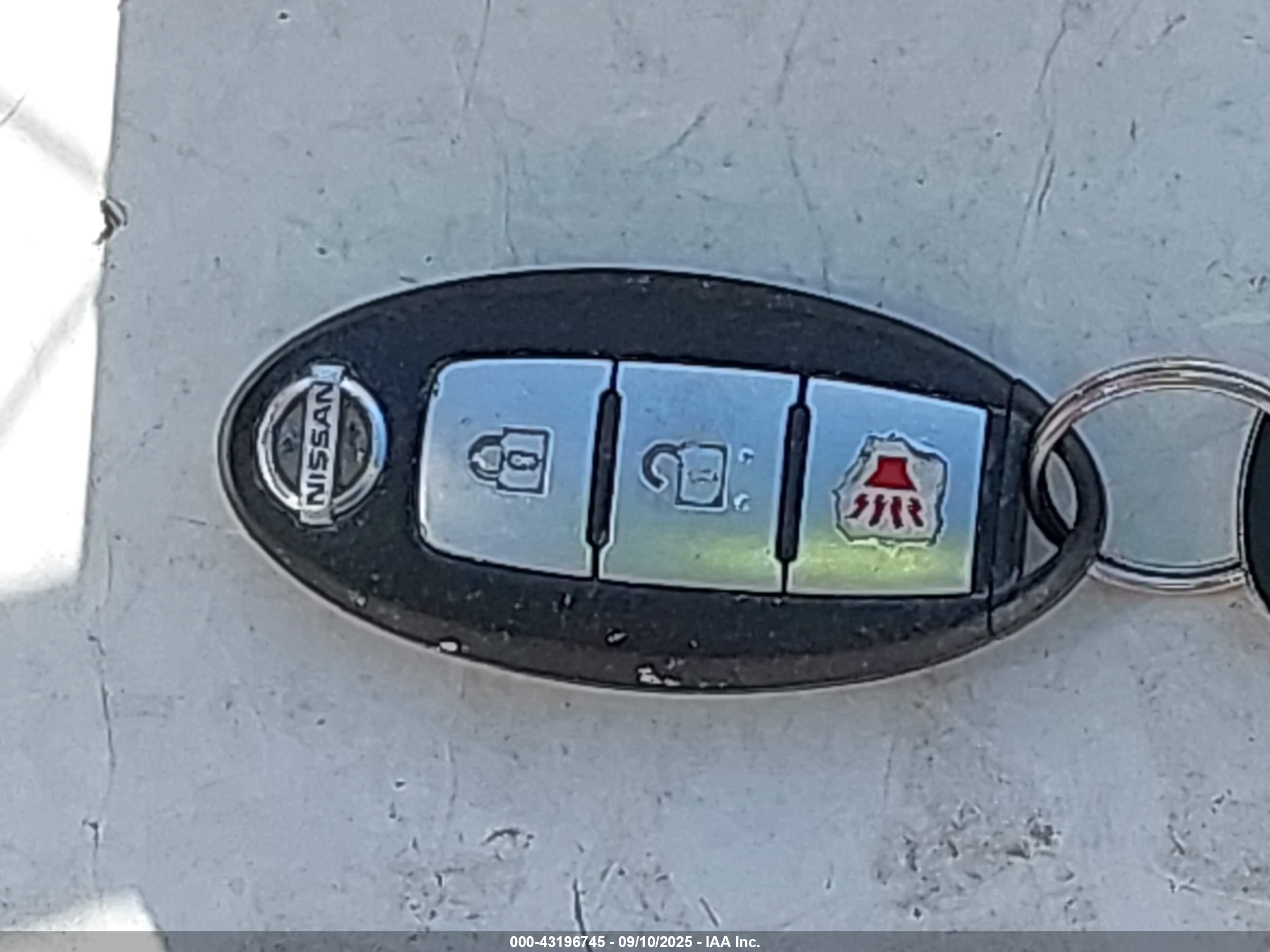 NISSAN ROGUE image 11