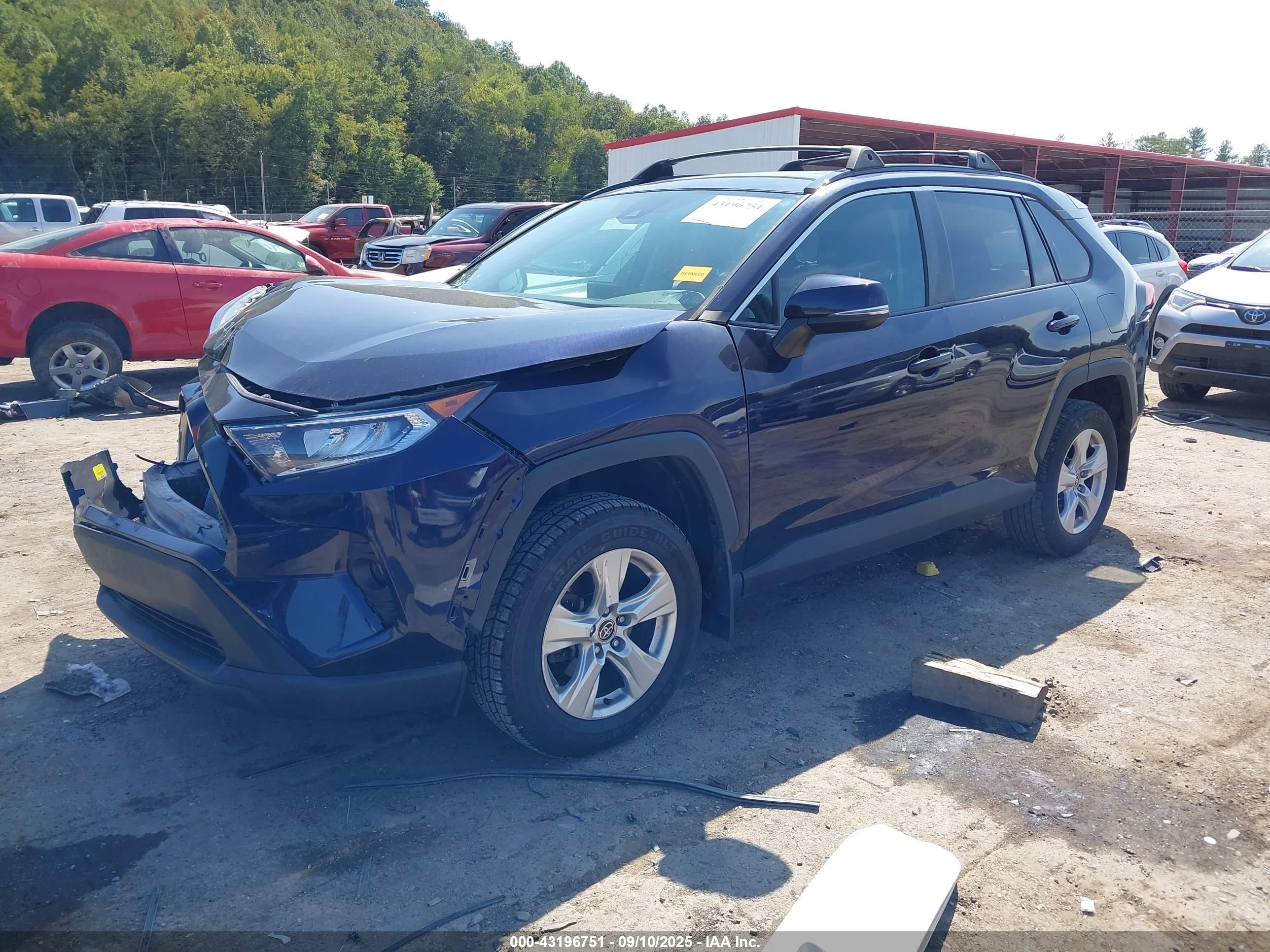 TOYOTA RAV4 image 2