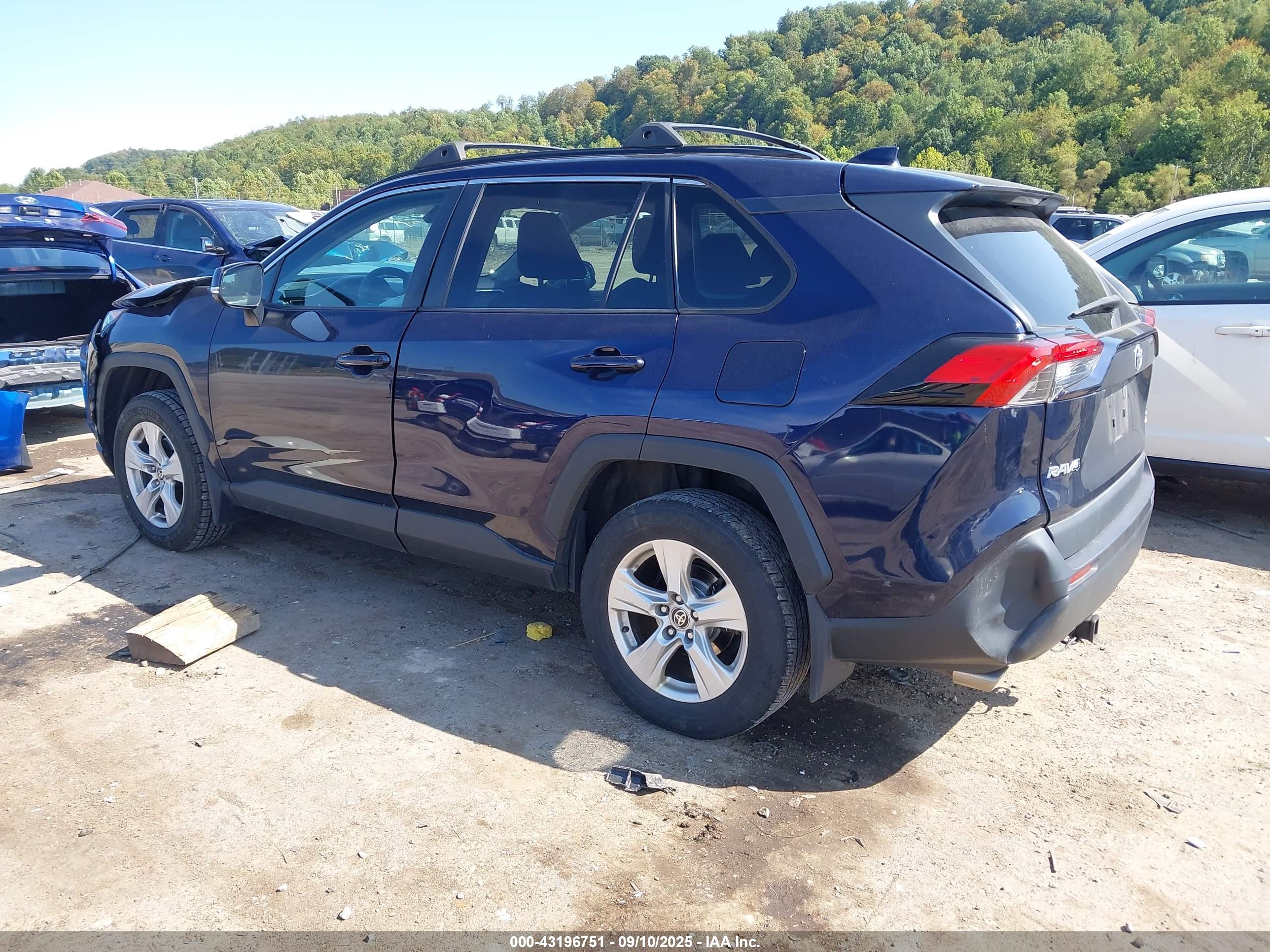 TOYOTA RAV4 image 3