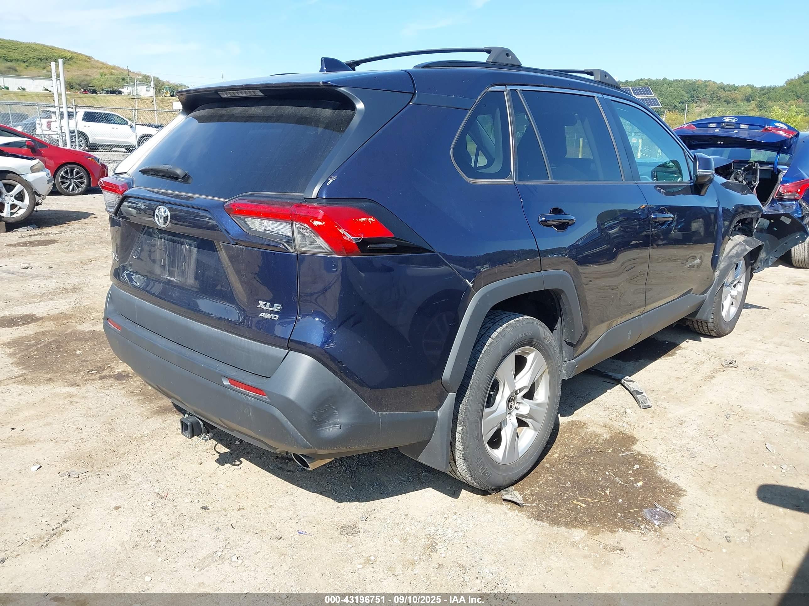 TOYOTA RAV4 image 4