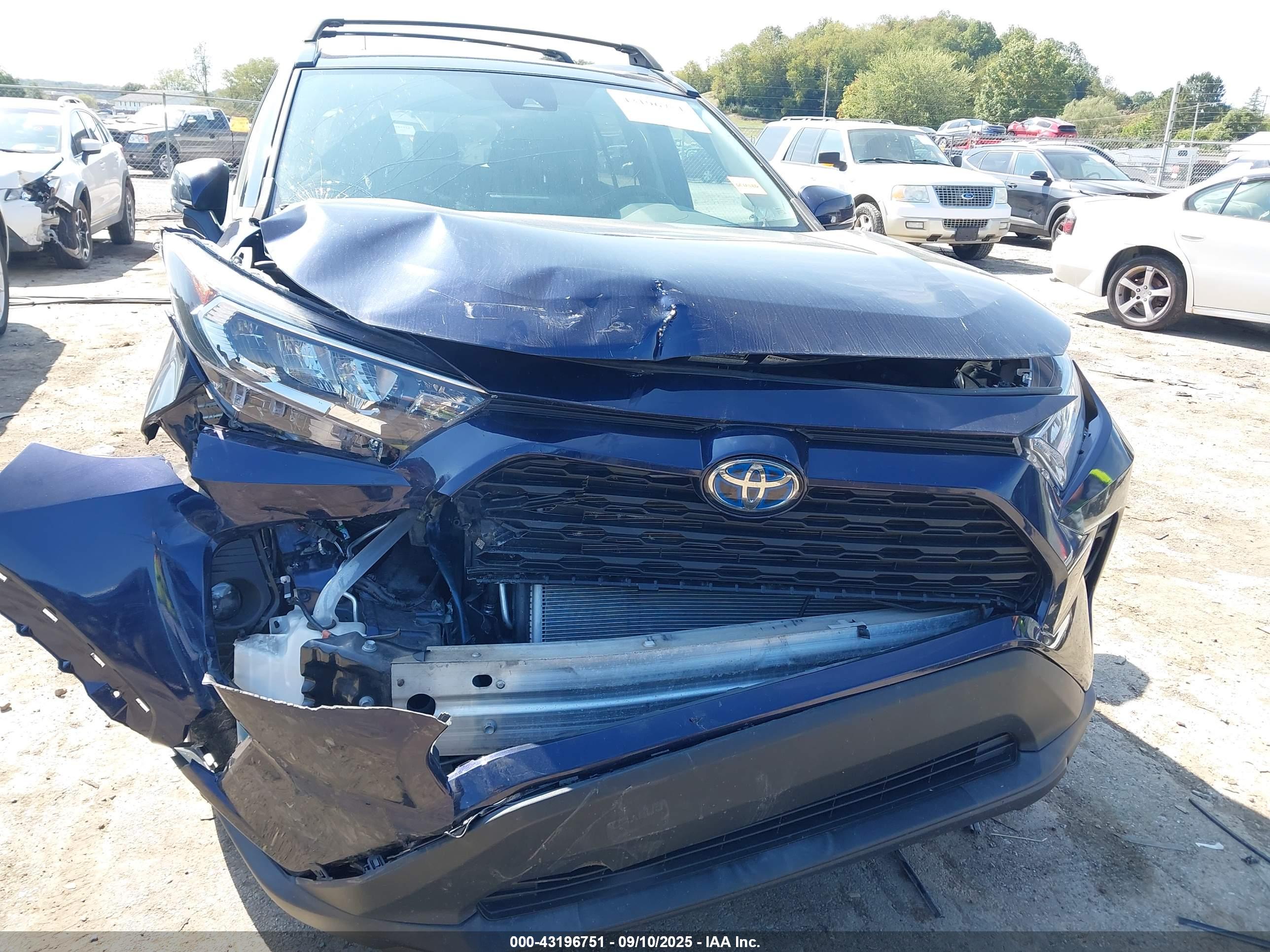 TOYOTA RAV4 image 6