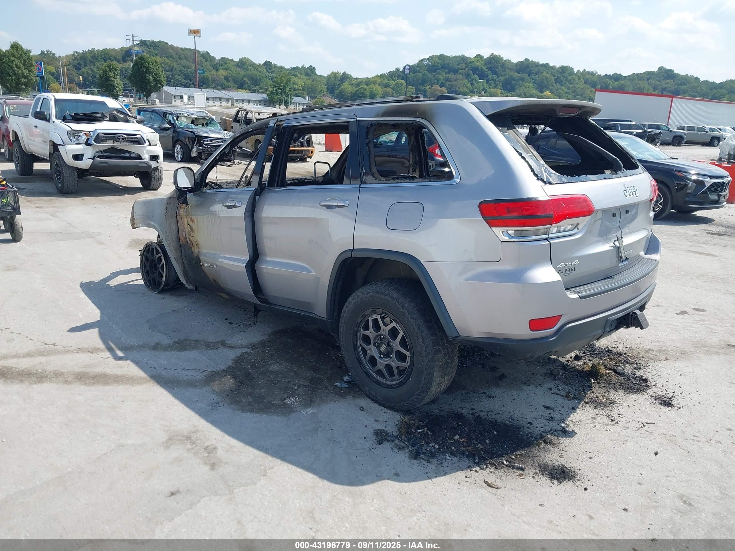 JEEP GRAND image 3