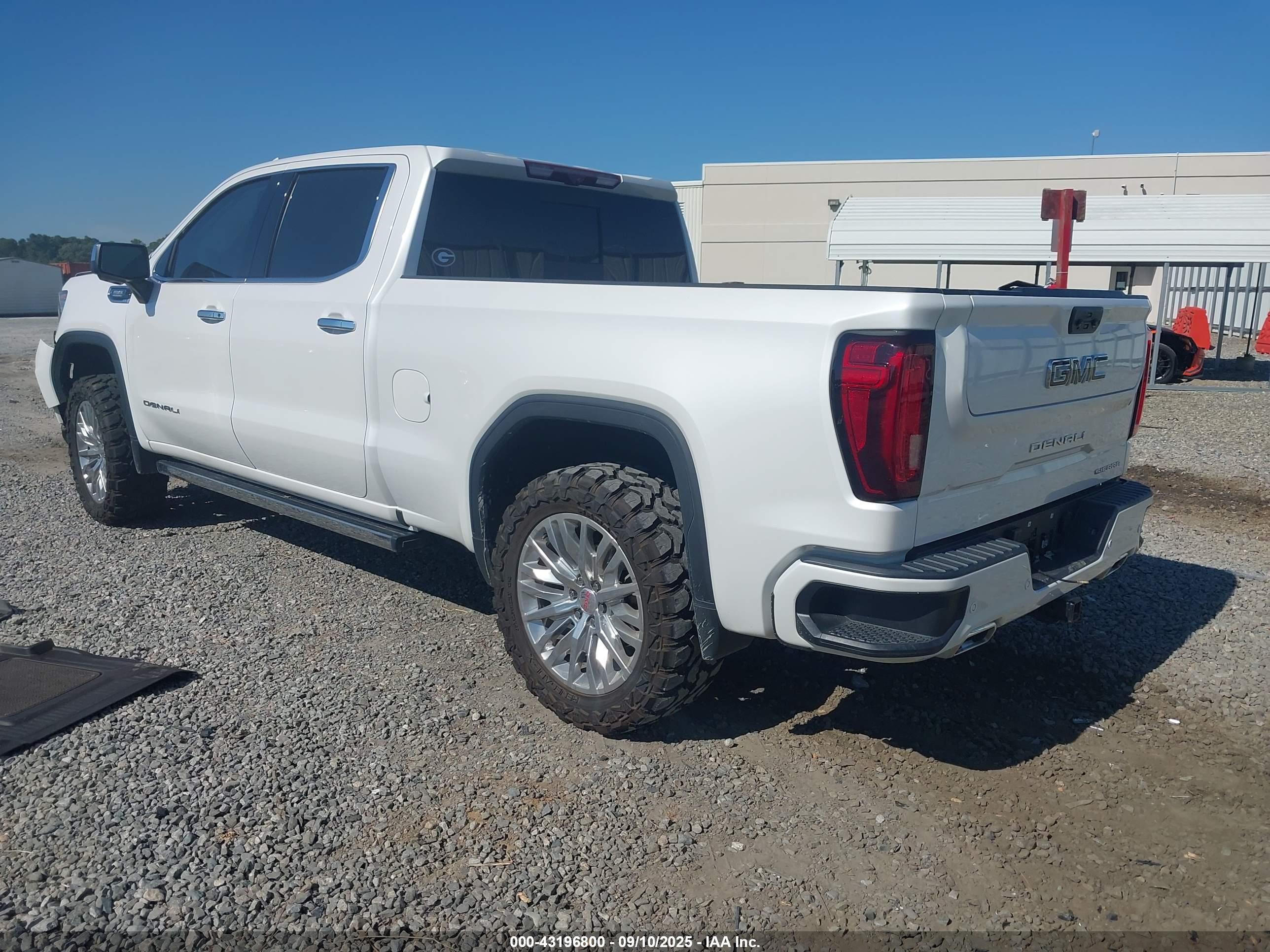 GMC SIERRA image 3