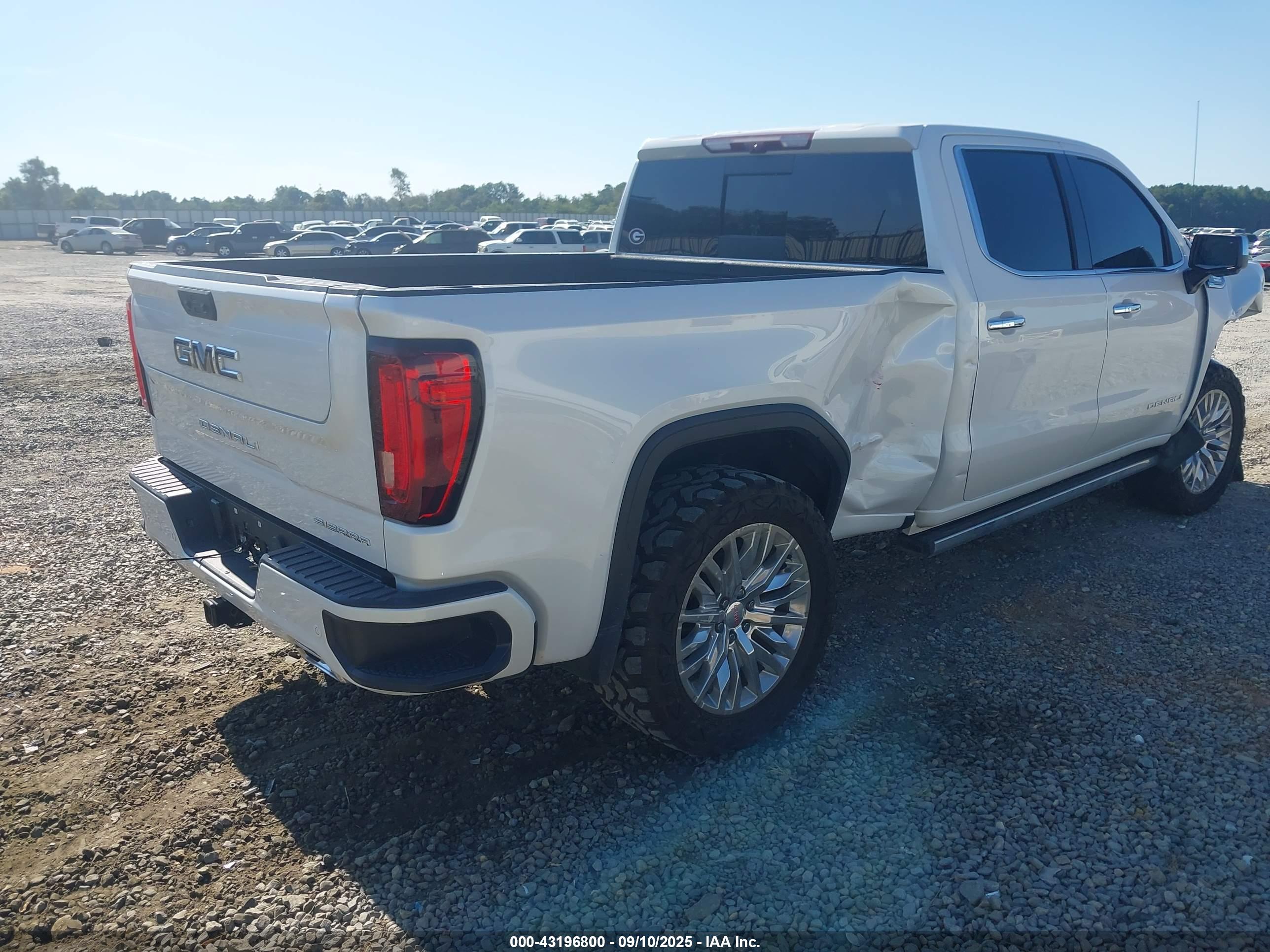 GMC SIERRA image 4