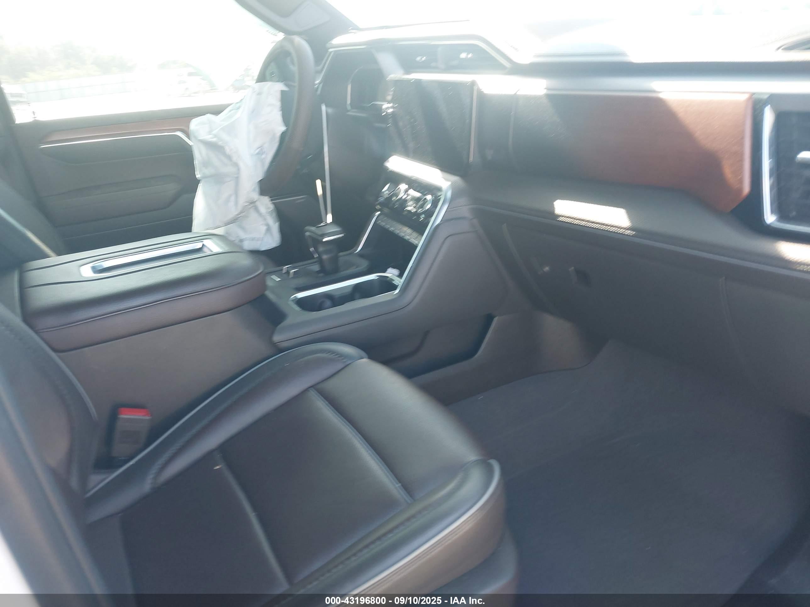 GMC SIERRA image 5