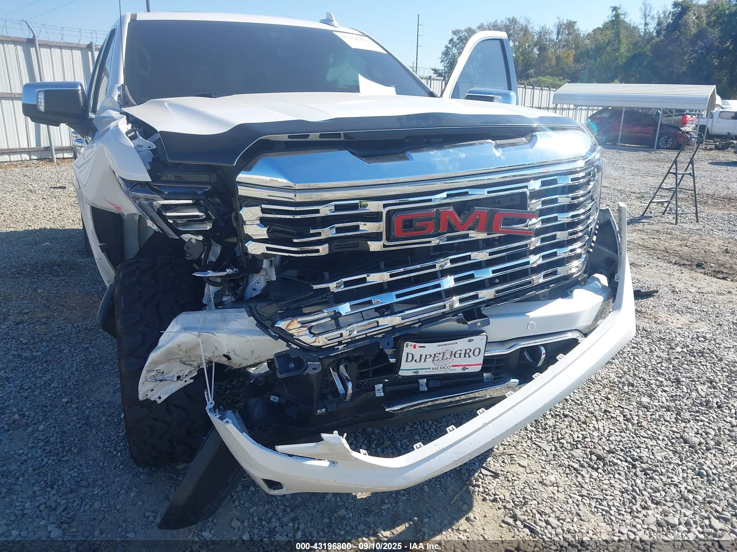 GMC SIERRA image 6