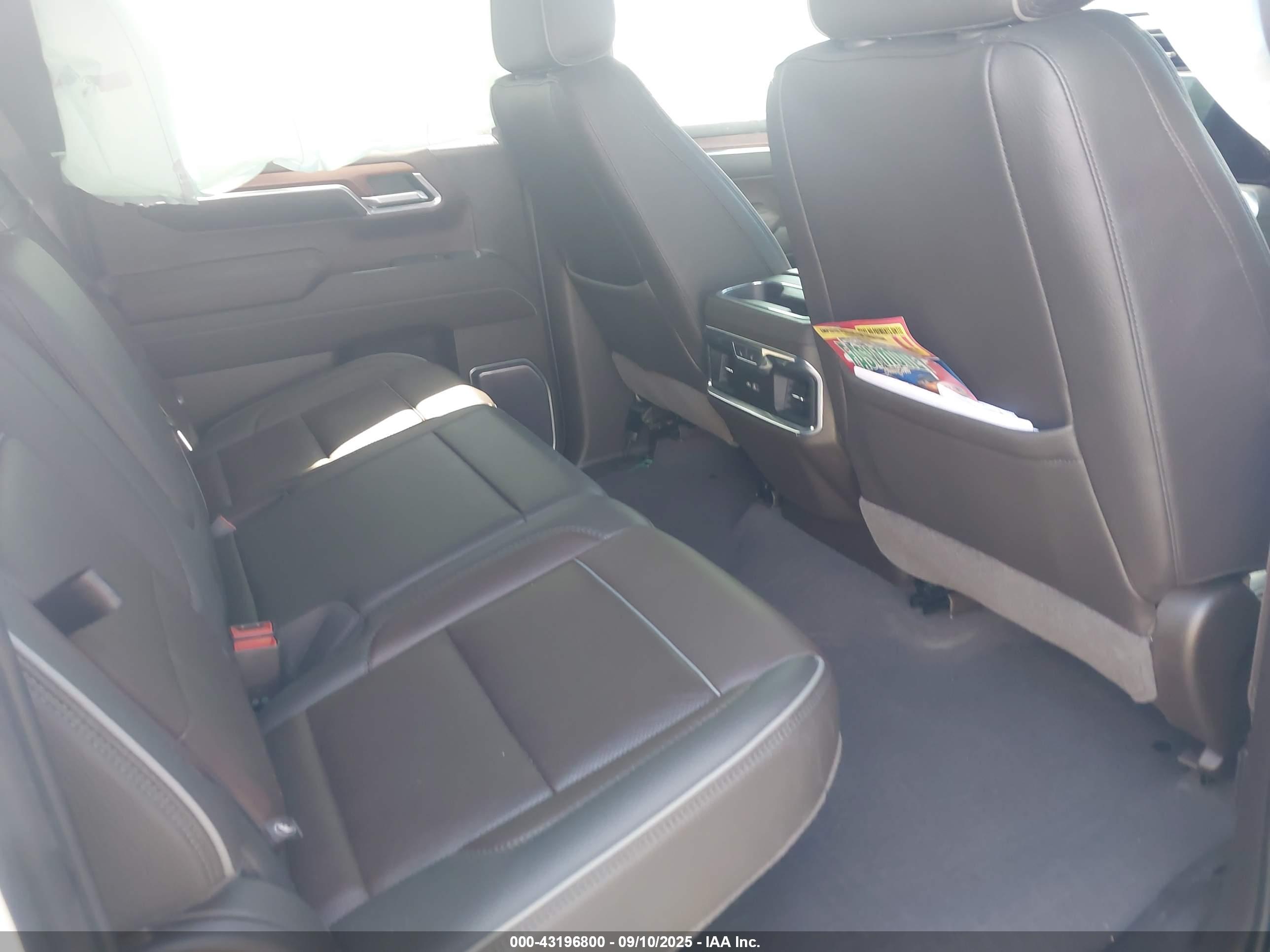GMC SIERRA image 8