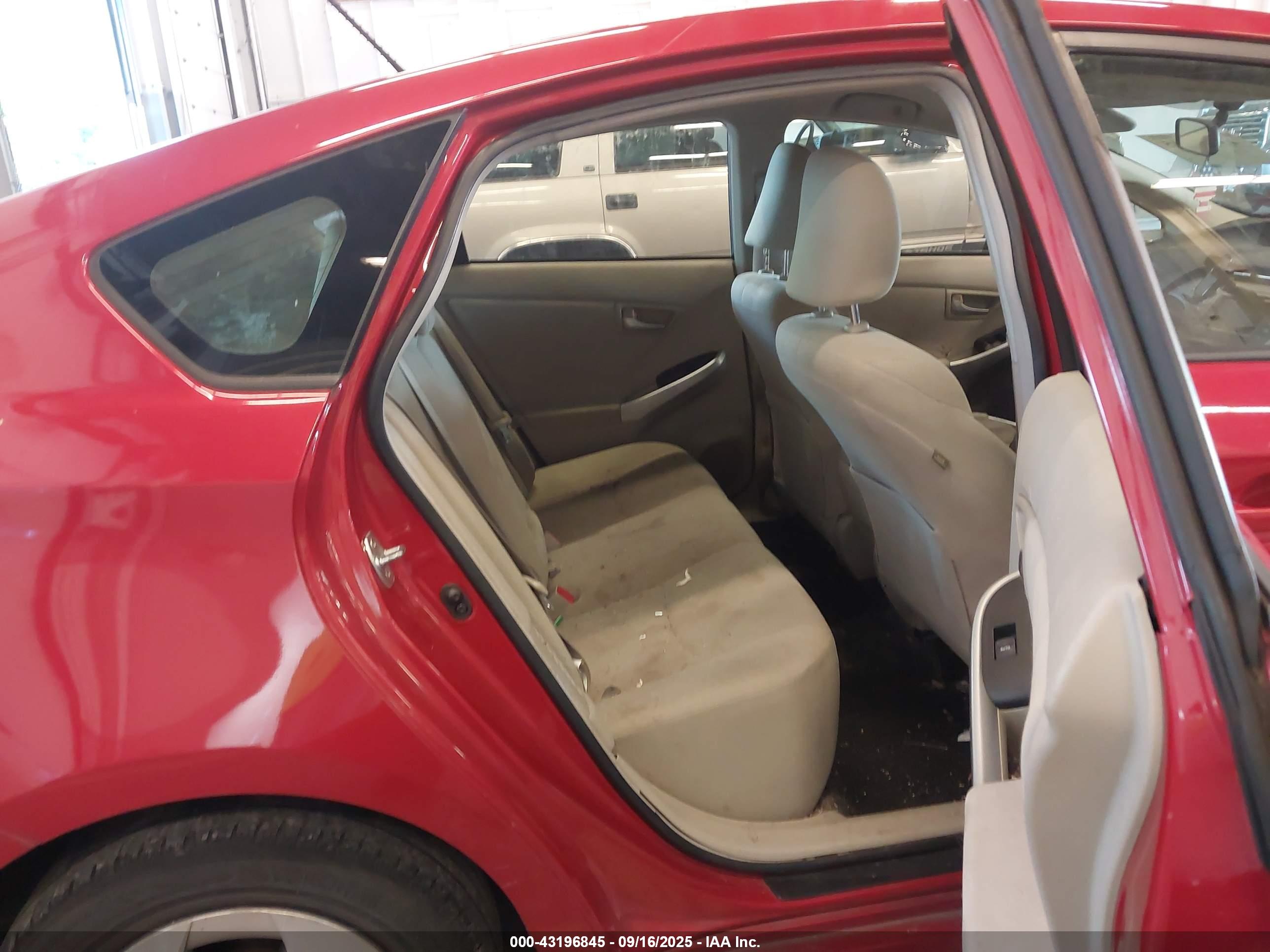 TOYOTA PRIUS image 8