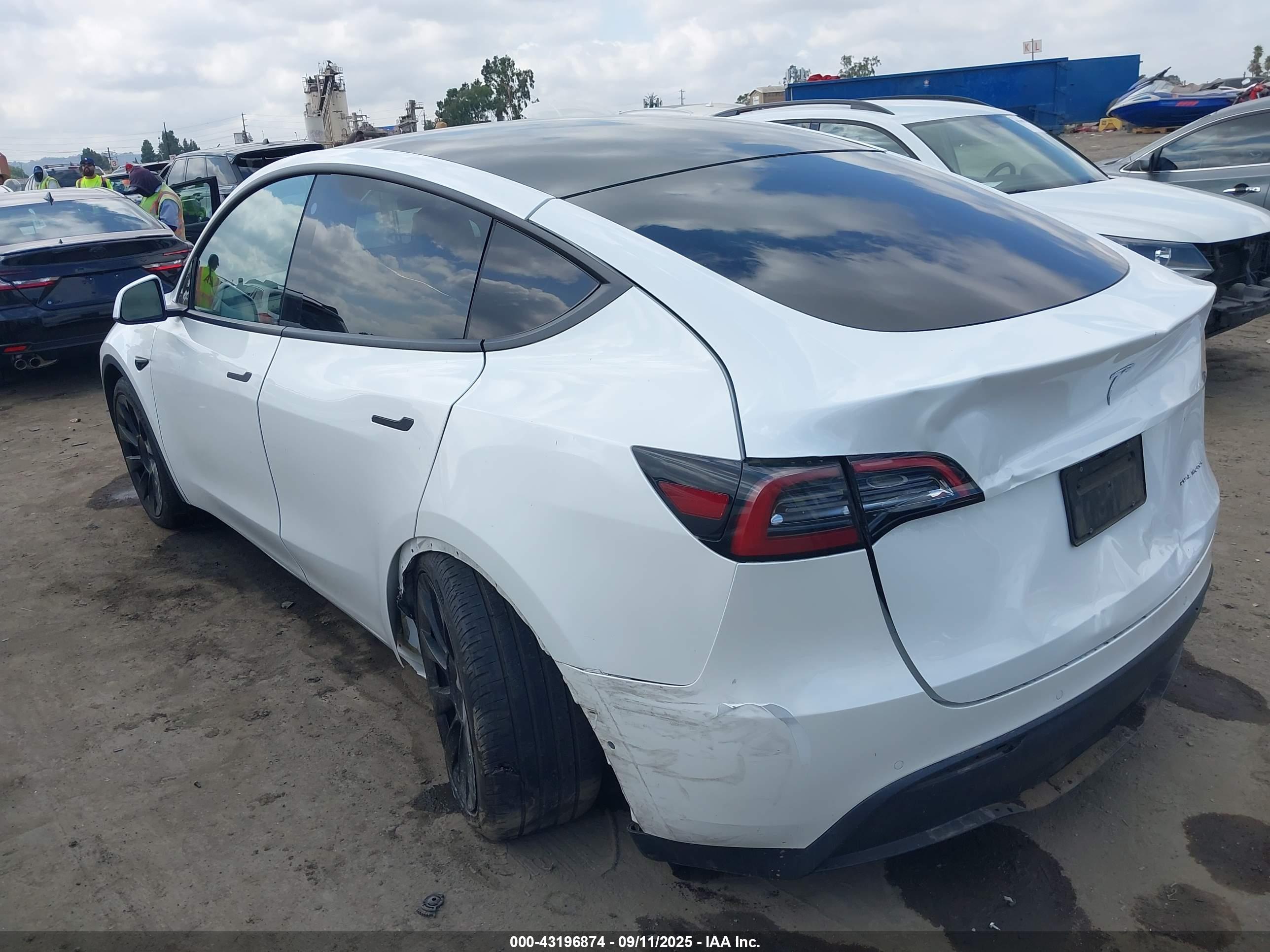 TESLA MODEL image 3