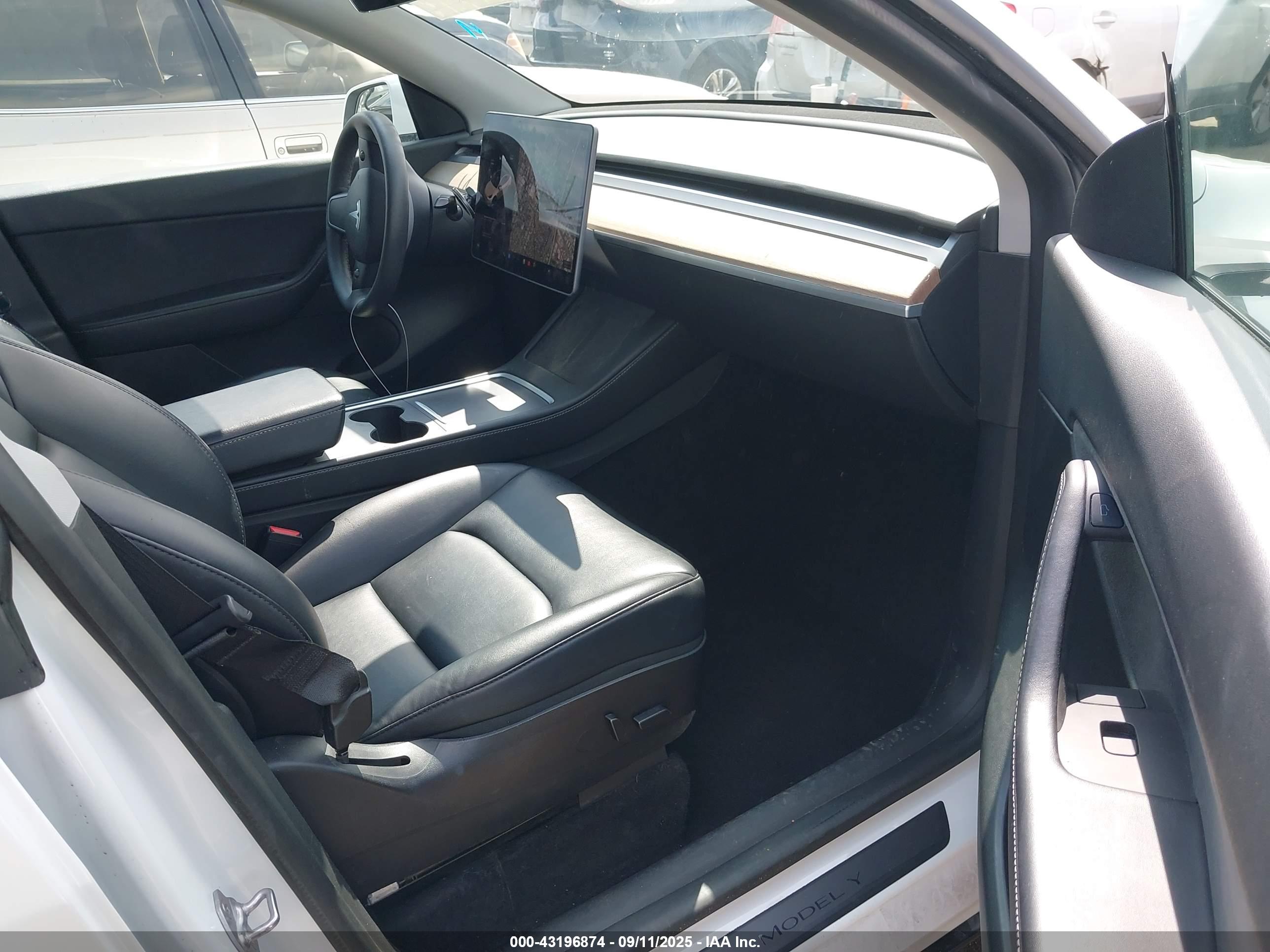 TESLA MODEL image 5