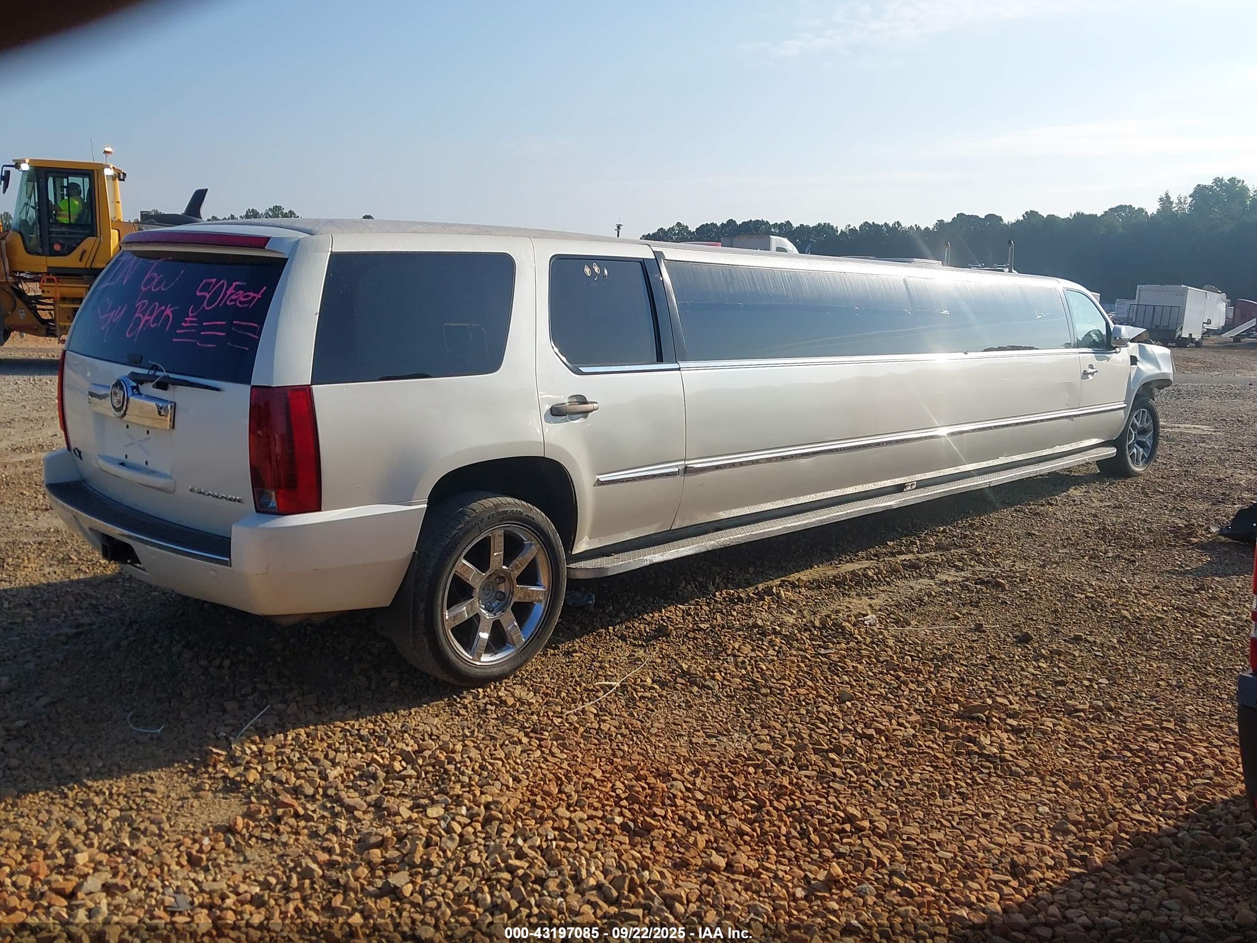 CADILLAC ESCALADE image 4