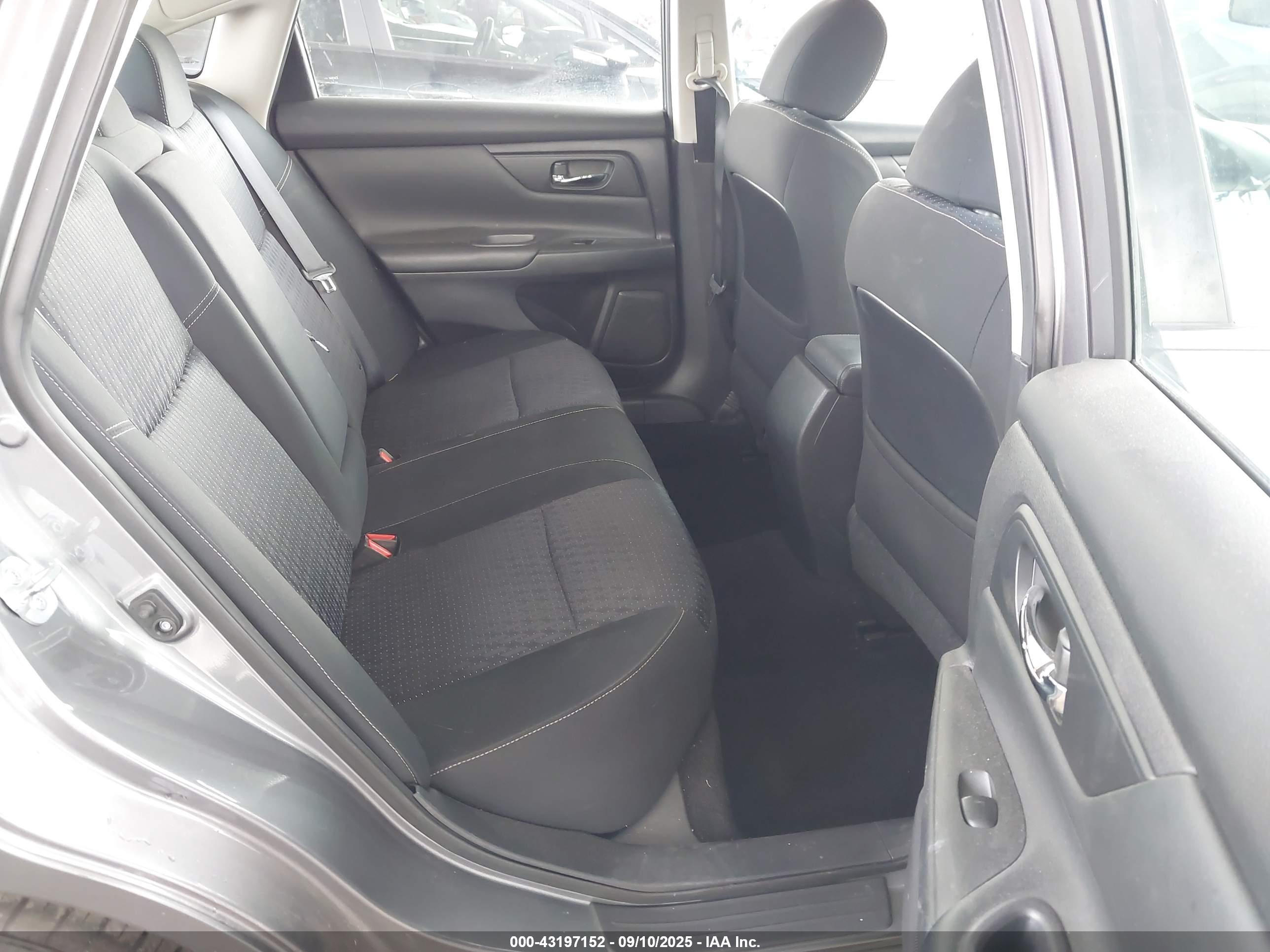 NISSAN ALTIMA image 8