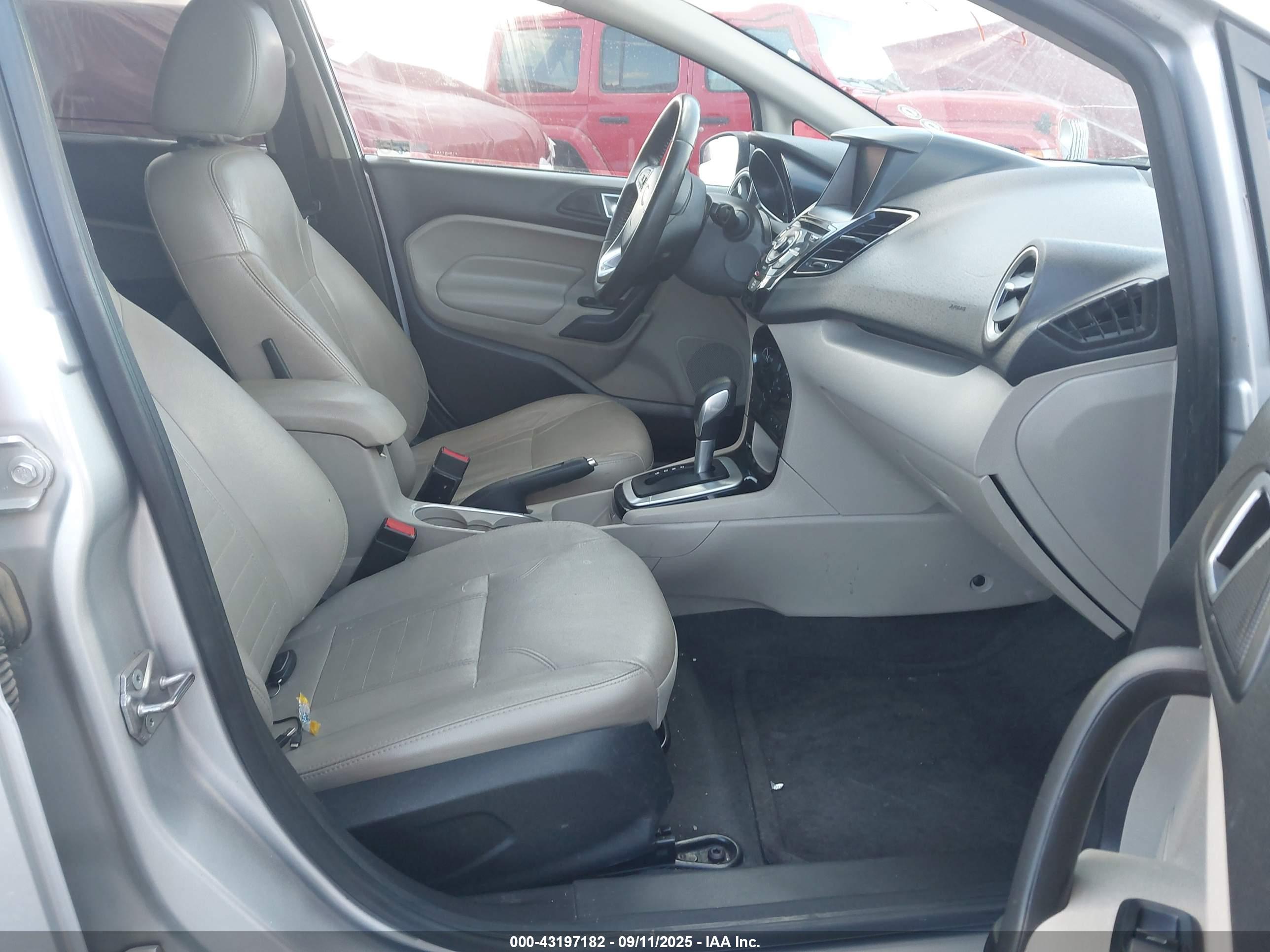 FORD FIESTA image 5
