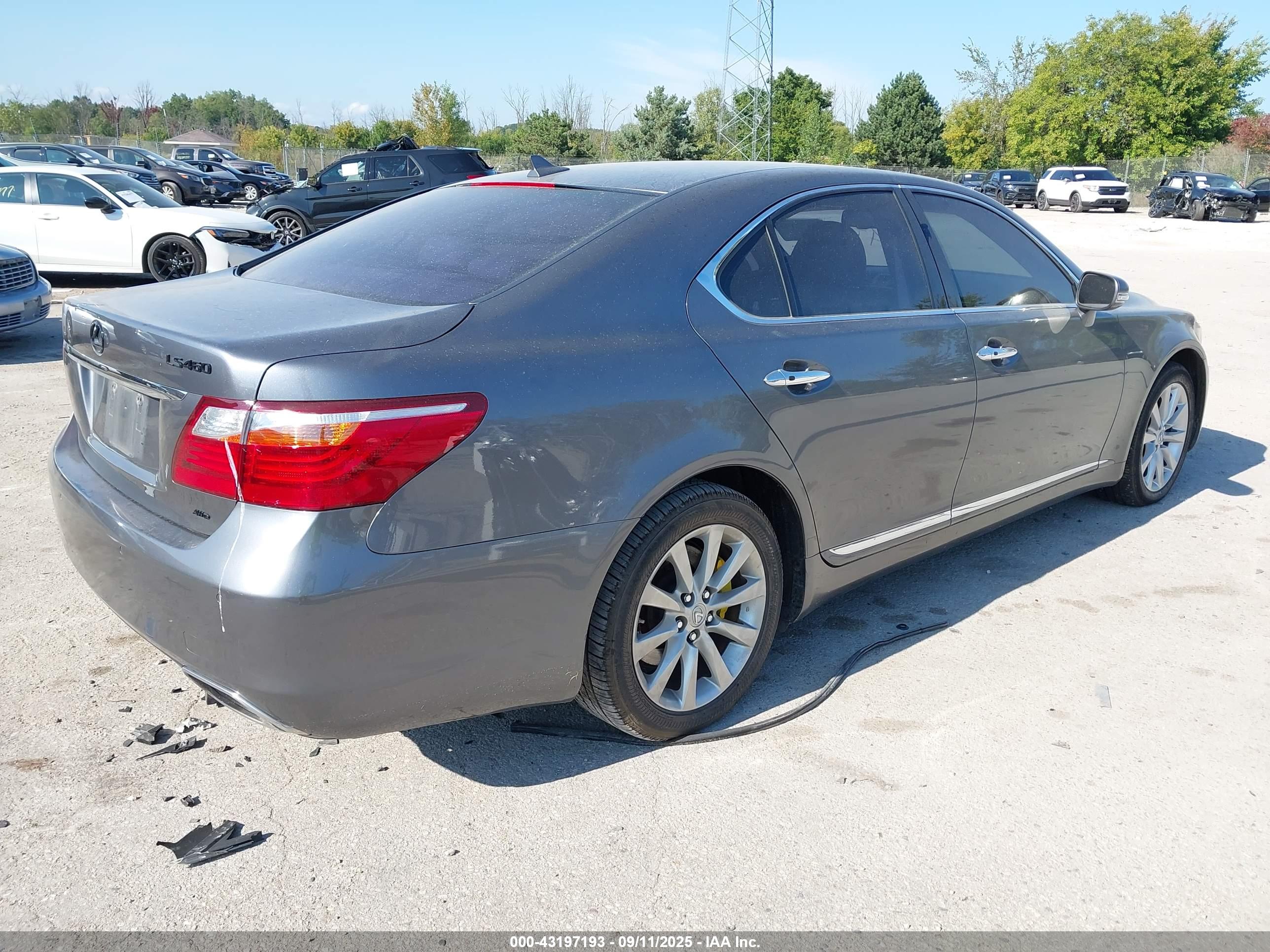 LEXUS LS image 4