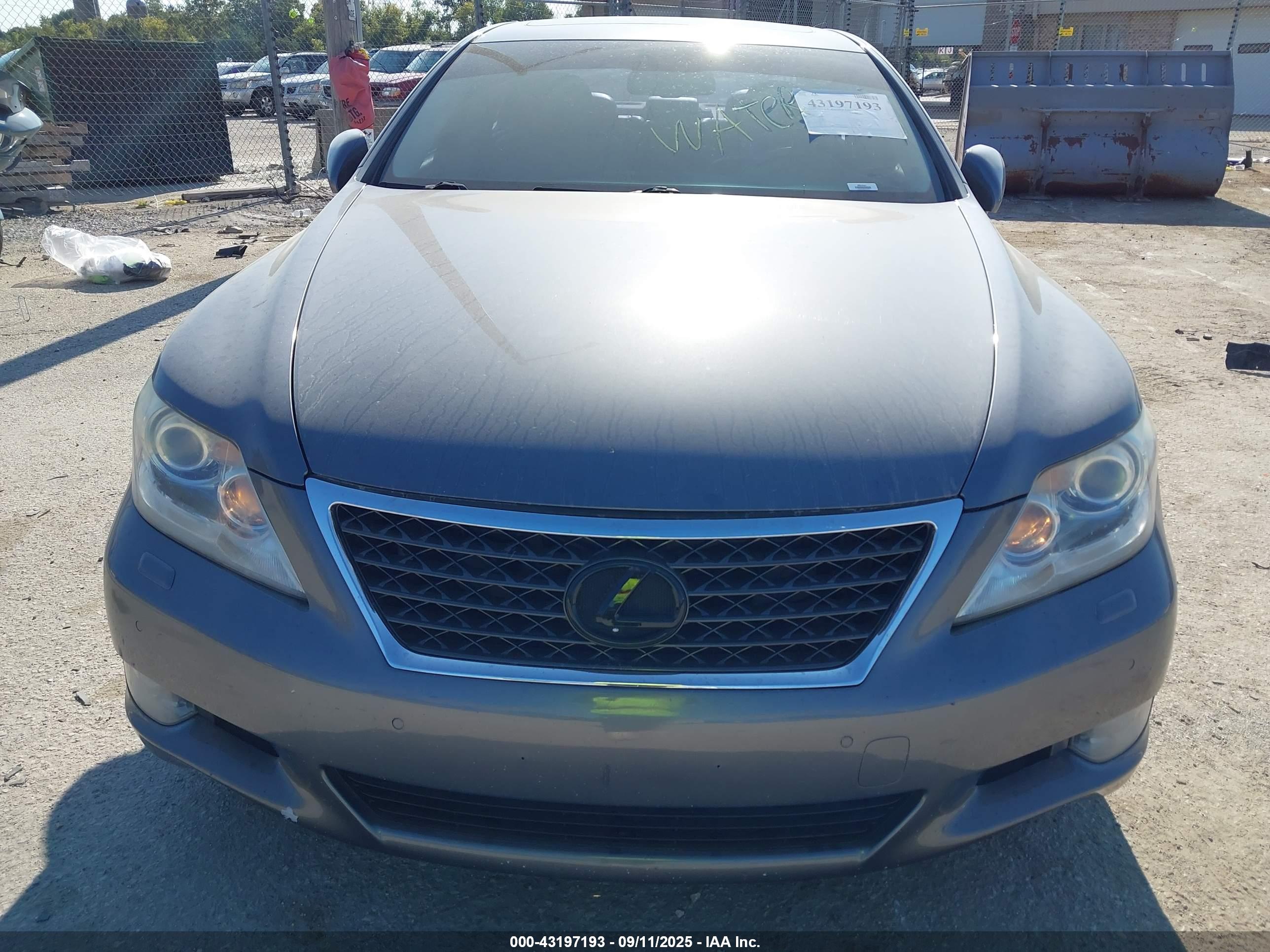 LEXUS LS image 6